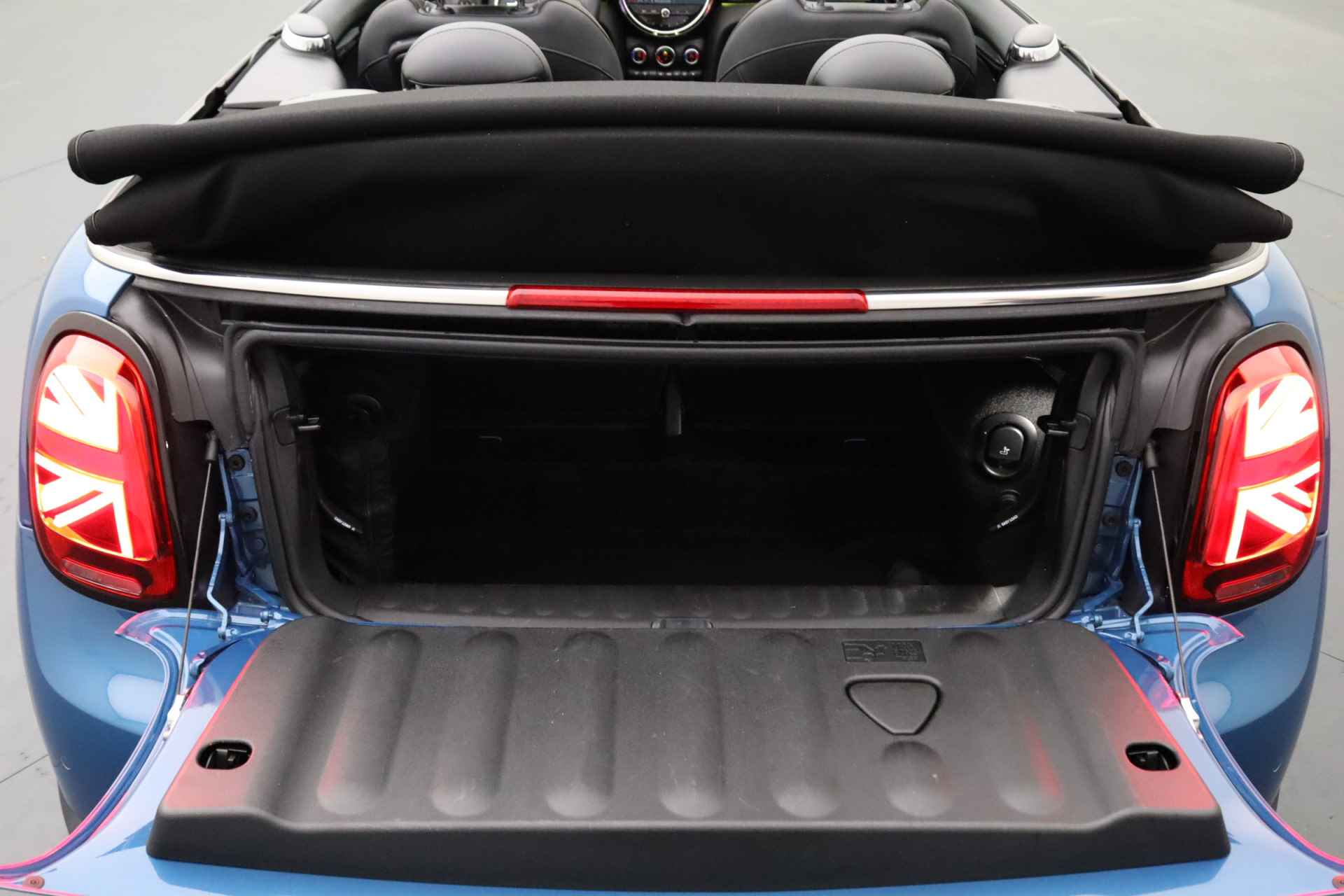 MINI Cabrio 2.0 Cooper S MINI Yours | Lage KM stand | Open dak | Lederen bekleding | LED verlichting | Camera - 16/30