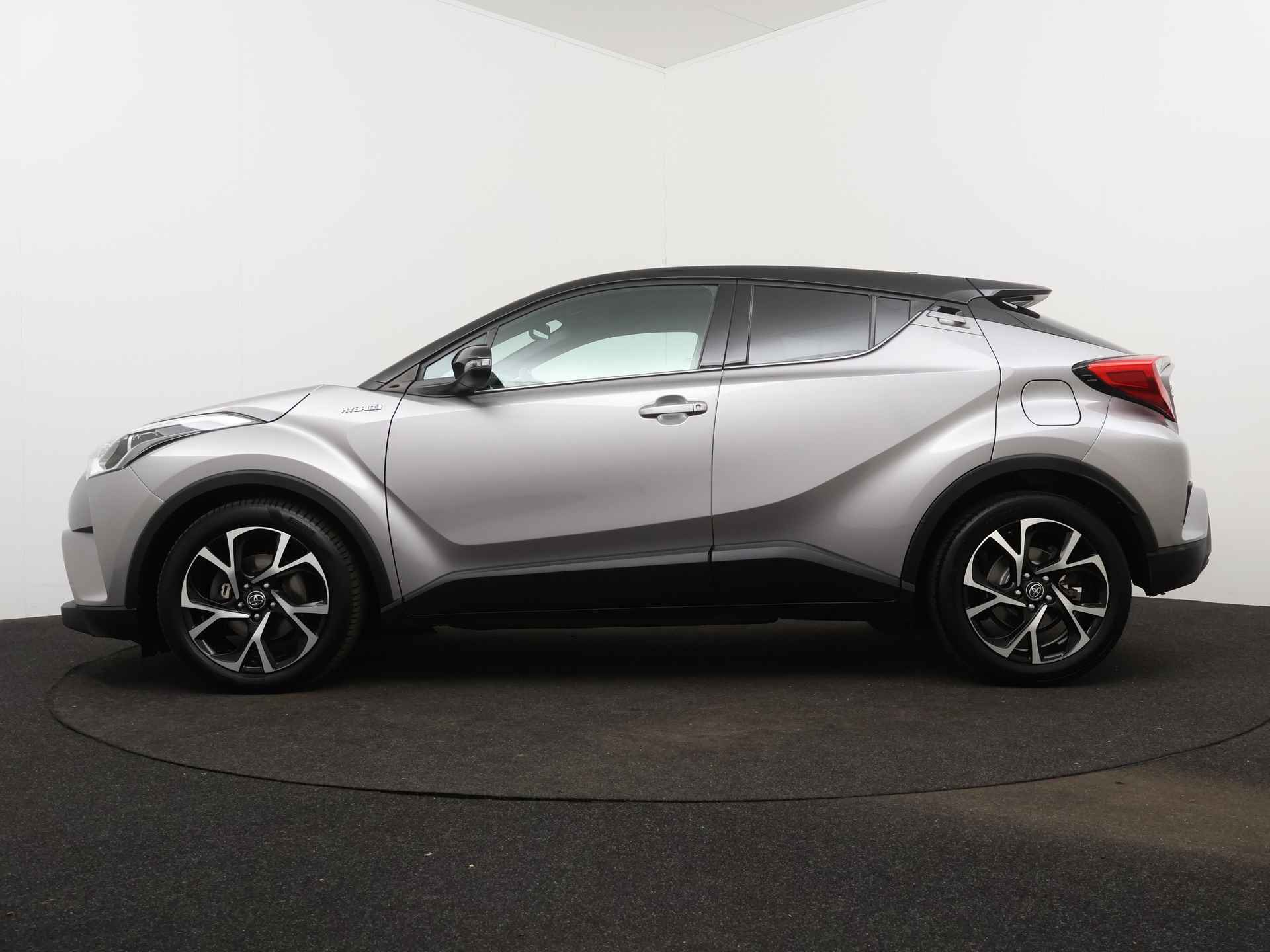 Toyota C-HR 1.8 Hybrid Dynamic Bi-Tone Limited | Camera | Climate Control | LM velgen | Stoelverwarming | - 4/43