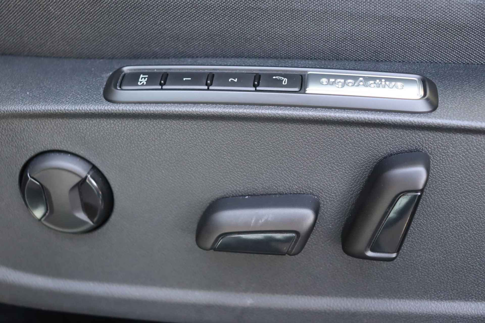 Volkswagen ID.4 Pro 77 kWh / Panorama / Memory / Elektrische stoel - 30/39