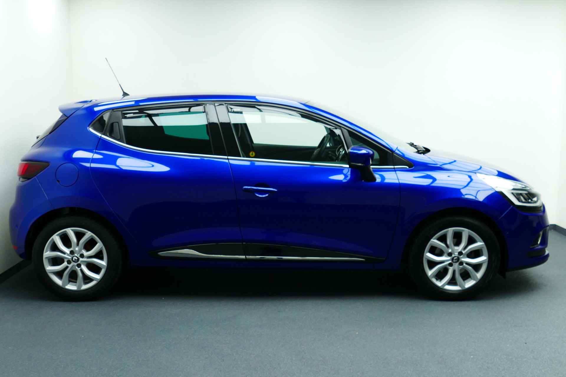 Renault Clio 1.2 120pk TCe Intens. Navi, Camera, Clima, Cruise, Led Koplampen, 16"LMV - 9/37