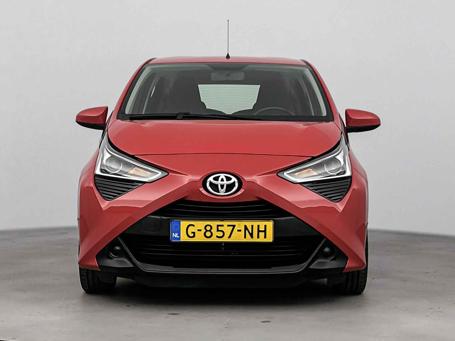 Toyota Aygo 1.0 VVT-i x-play | Airco | Centrale deurvergrendeling met afstandsbediening | - 26/39