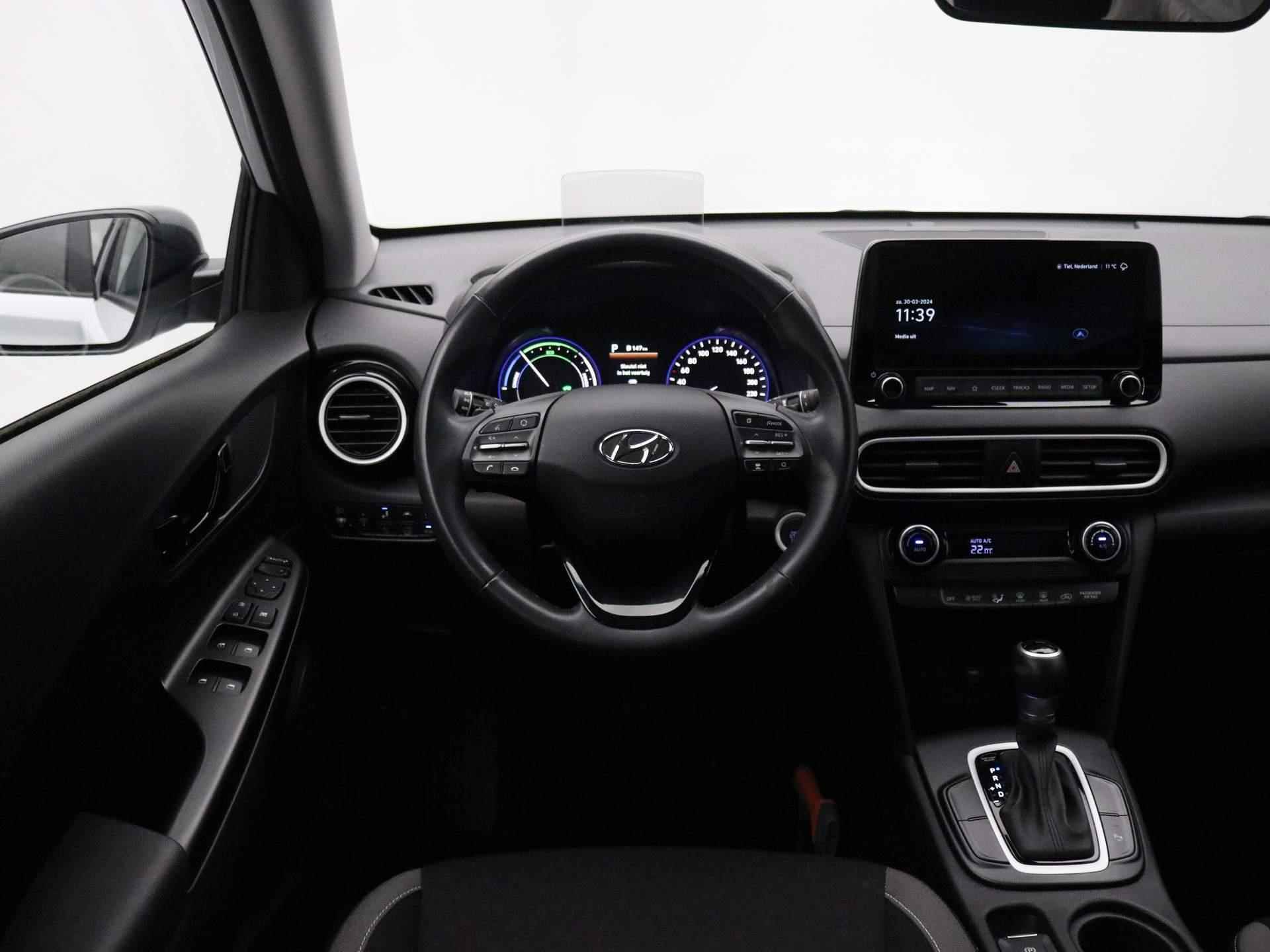 Hyundai Kona 1.6 GDI HEV Fashion AUTOMAAT / Navigatie / Trekhaak / HUD Display / Two-Tone lak / Adaptive Cruise Control / All seasonbanden / 1ste Eigenaar / Historie bekend / NL auto / - 2/65