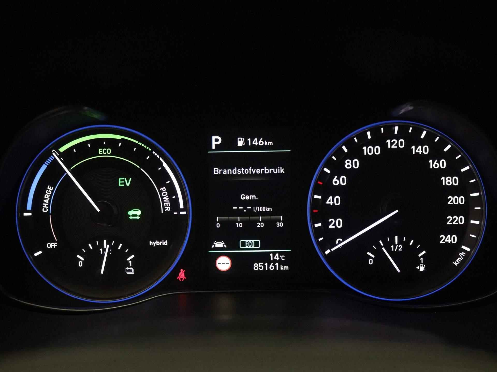 Hyundai Kona 1.6 GDI HEV Fashion AUTOMAAT / Navigatie / Trekhaak / HUD Display / Two-Tone lak / Adaptive Cruise Control / All seasonbanden / 1ste Eigenaar / Historie bekend / NL auto / - 15/65