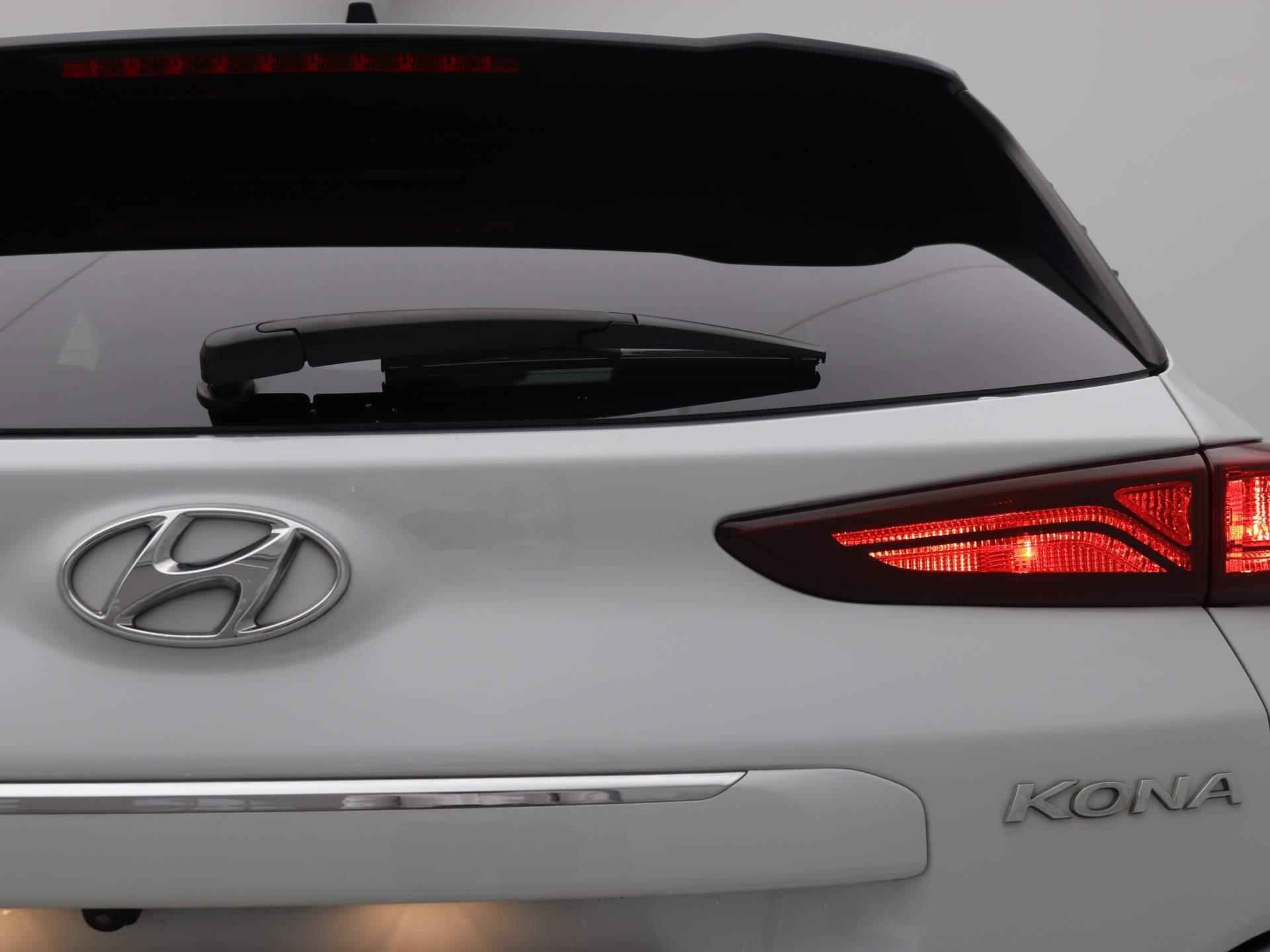 Hyundai Kona 1.6 GDI HEV Fashion AUTOMAAT / Navigatie / Trekhaak / HUD Display / Two-Tone lak / Adaptive Cruise Control / All seasonbanden / 1ste Eigenaar / Historie bekend / NL auto / - 58/65