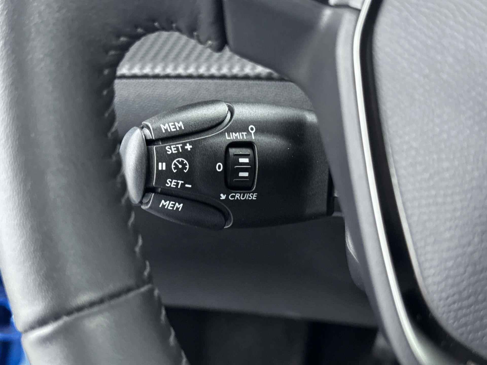 Peugeot 2008 SUV 1.2 100 pk Allure | Navigatie | Parkeersensoren | Led | - 28/35