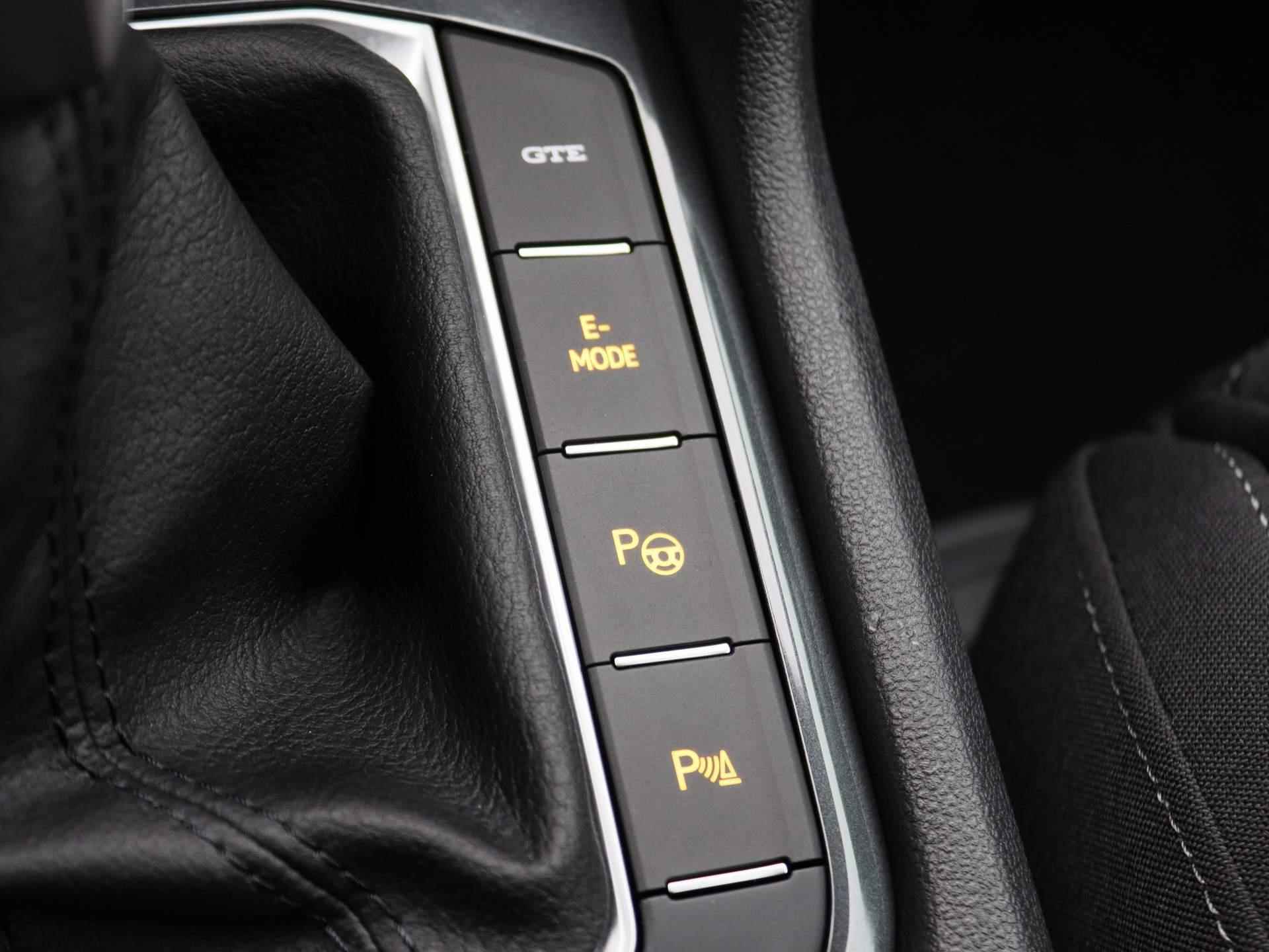 Volkswagen Tiguan 1.4 TSI eHybrid Elegance 245PK DSG Panoramadak, head-up, achteruitrijcamera, LED Matrix, easy open, winterpakket, ErgoActive stoelen, 18'' lichtmetaal - 35/50