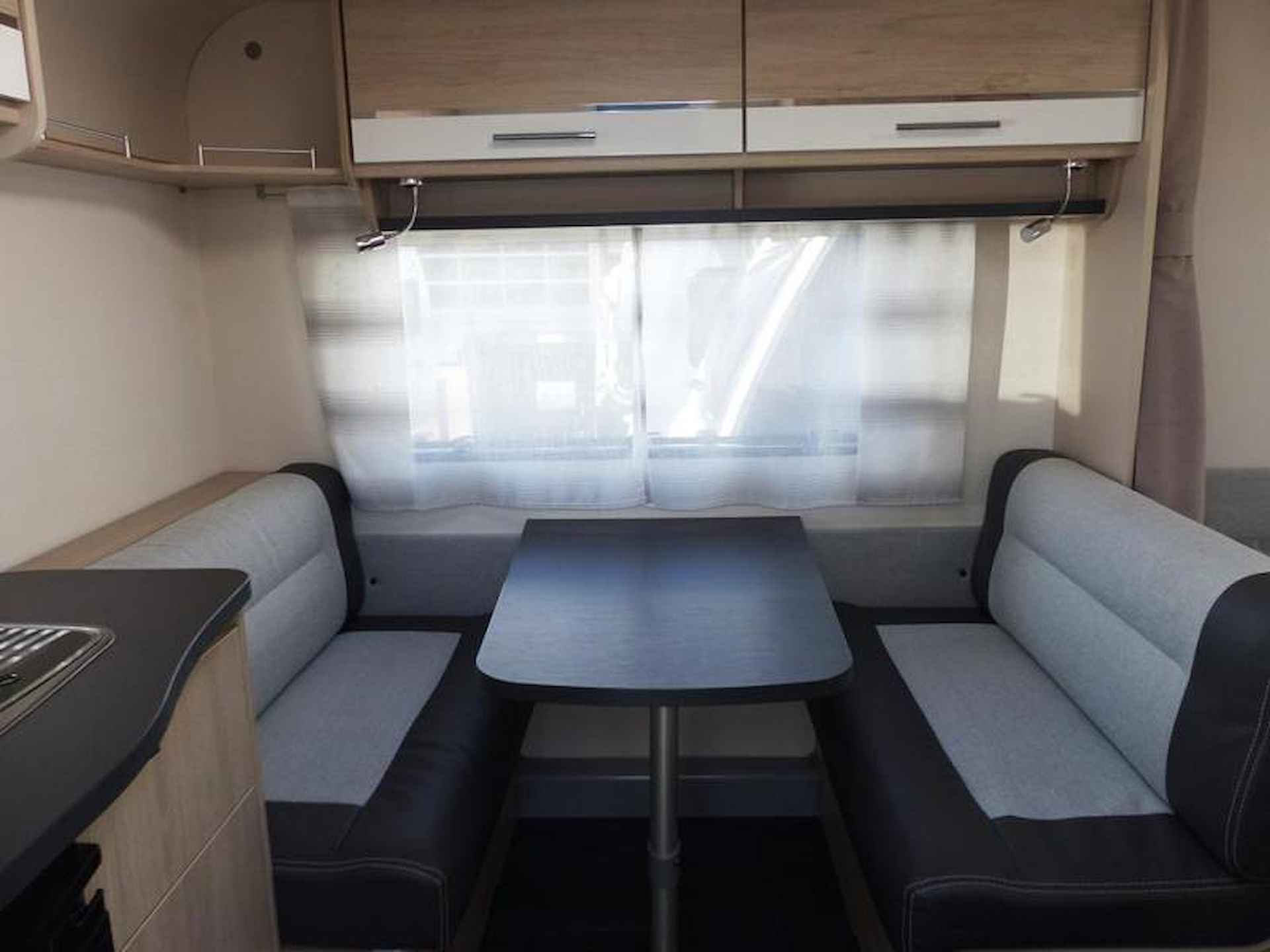 Caravelair Antares Luxe 410 met voortent en luifel - 4/11