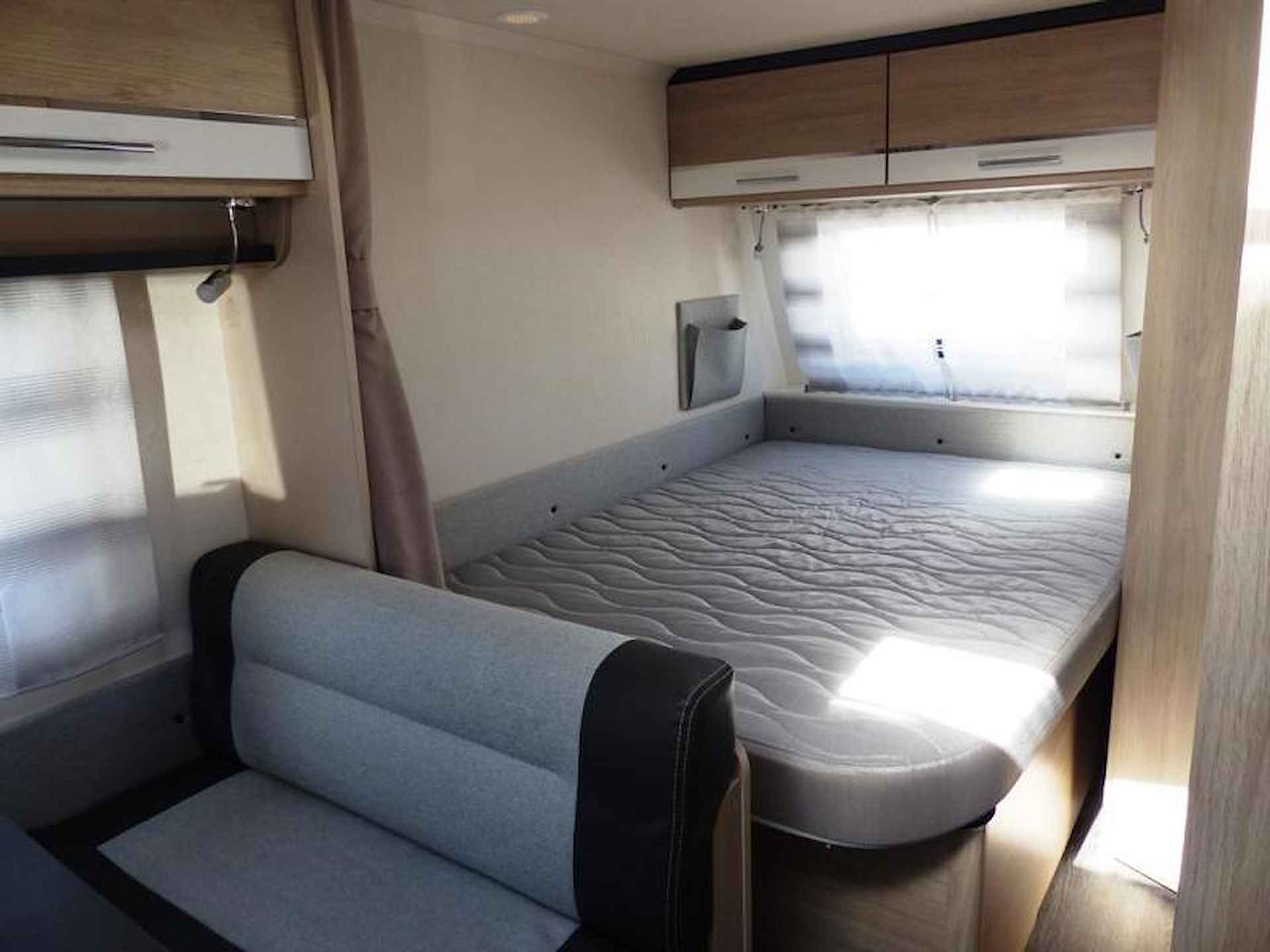 Caravelair Antares Luxe 410 met voortent en luifel - 5/11