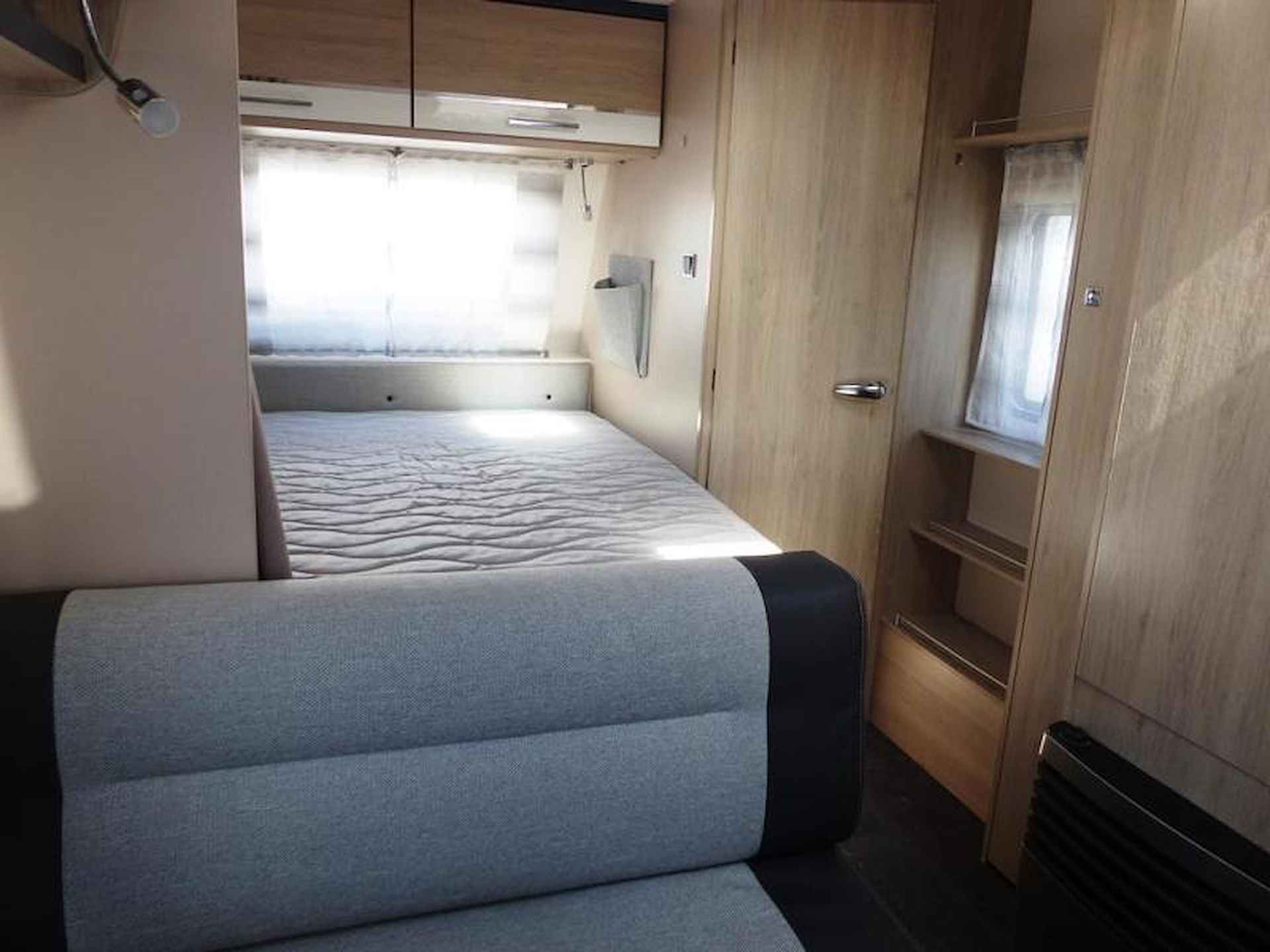 Caravelair Antares Luxe 410 met voortent en luifel - 6/11