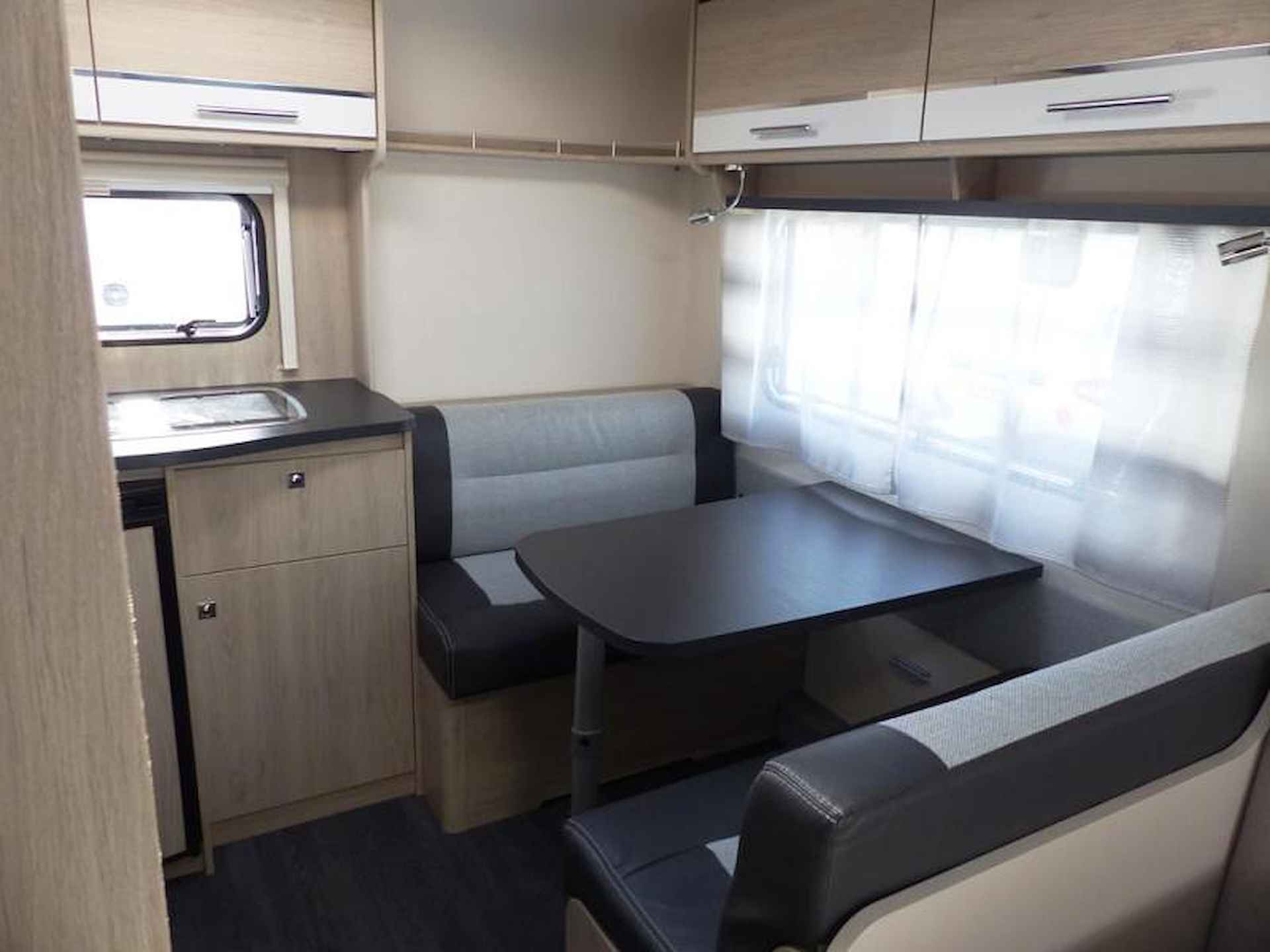 Caravelair Antares Luxe 410 met voortent en luifel - 7/11