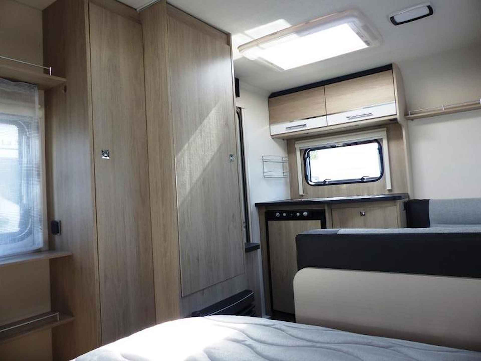 Caravelair Antares Luxe 410 met voortent en luifel - 8/11