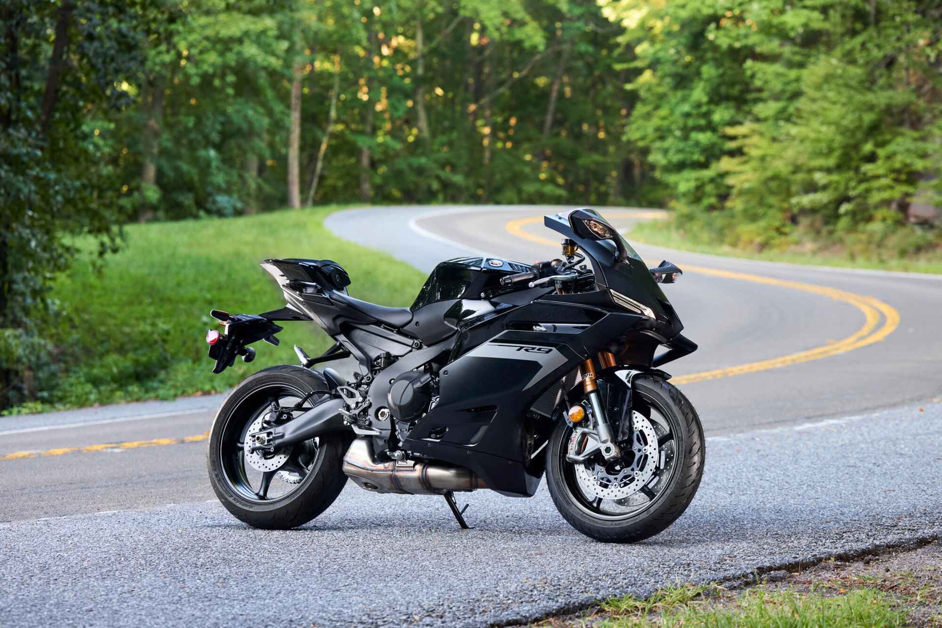 Yamaha YZF R9 - 2/19