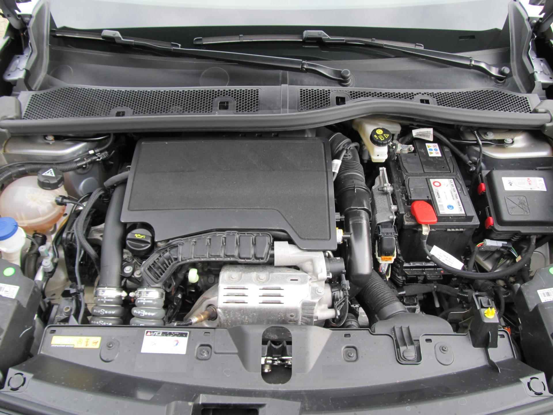 Peugeot 2008 1.2 PureTech GT-line 130pk Automaat - 27/28