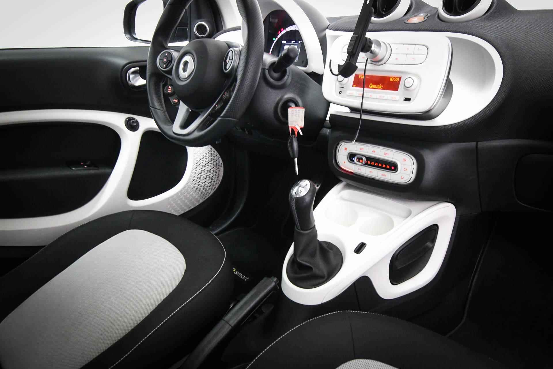 Smart fortwo 1.0 Prime | LED LICHT / URBAN / COOL & AUDIO- PACK | CLIMA | PANORAMADAK | JBL | BLUETOOTH |  16" - 3/40