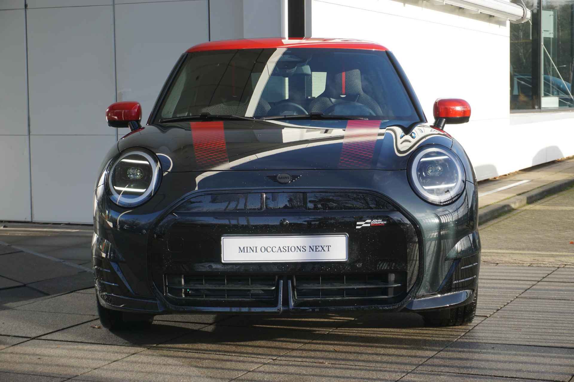 MINI 3-deurs Cooper SE John Cooper Works Uitvoering | Pakket XL | 18 inch JCW Lap Spoke 2-tone | Glazen panoramadak - 3/37