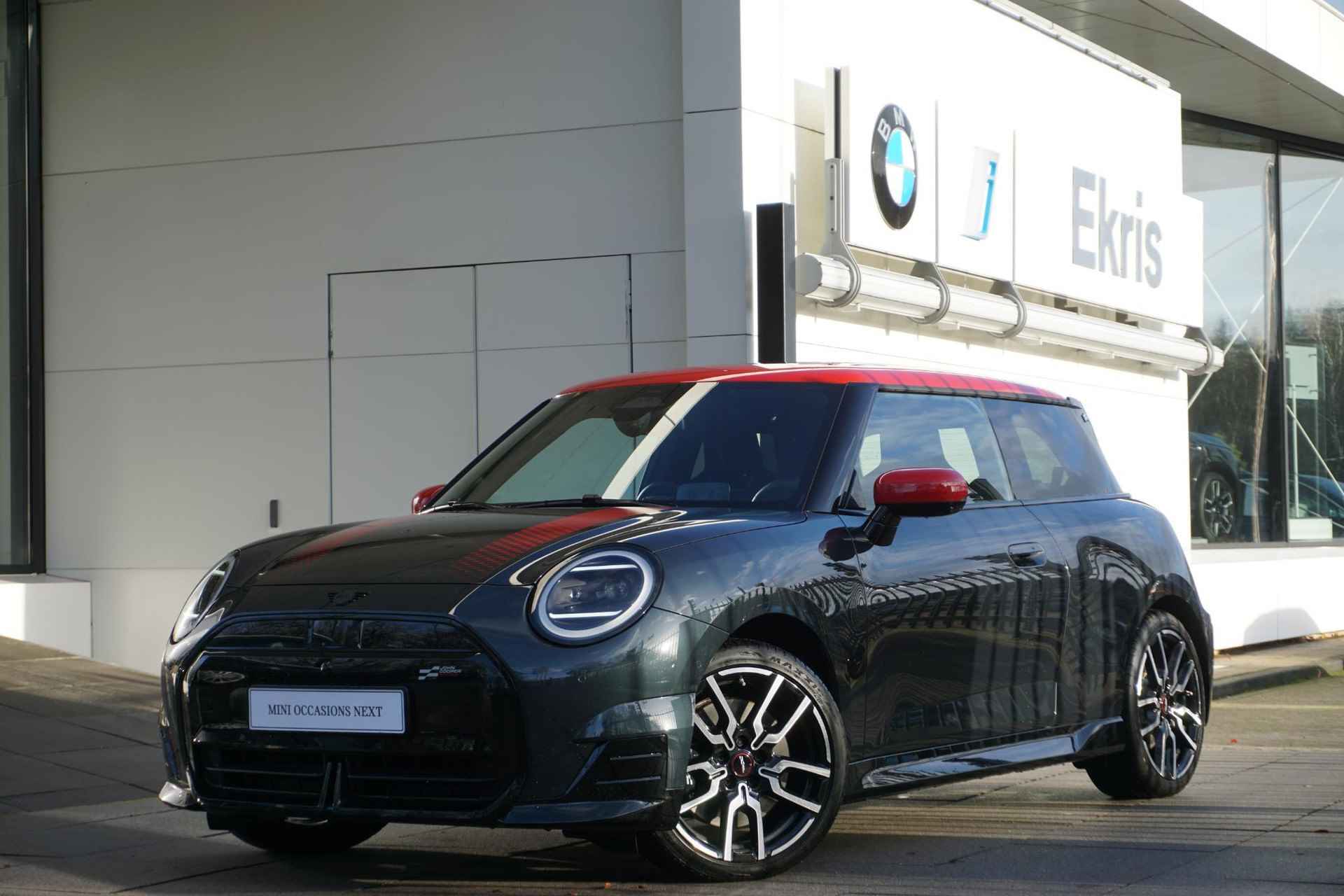 MINI 3-deurs Cooper SE John Cooper Works Uitvoering | Pakket XL | 18 inch JCW Lap Spoke 2-tone | Glazen panoramadak - 37/37