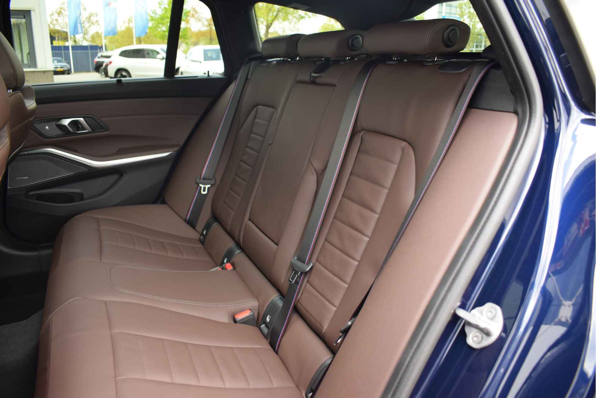 BMW 3 Serie Touring 320e High Executive M Sport Automaat / Panoramadak / Adaptieve LED / Sportstoelen / Comfort Access / Live Cockpit Professional / Harman Kardon - 6/35