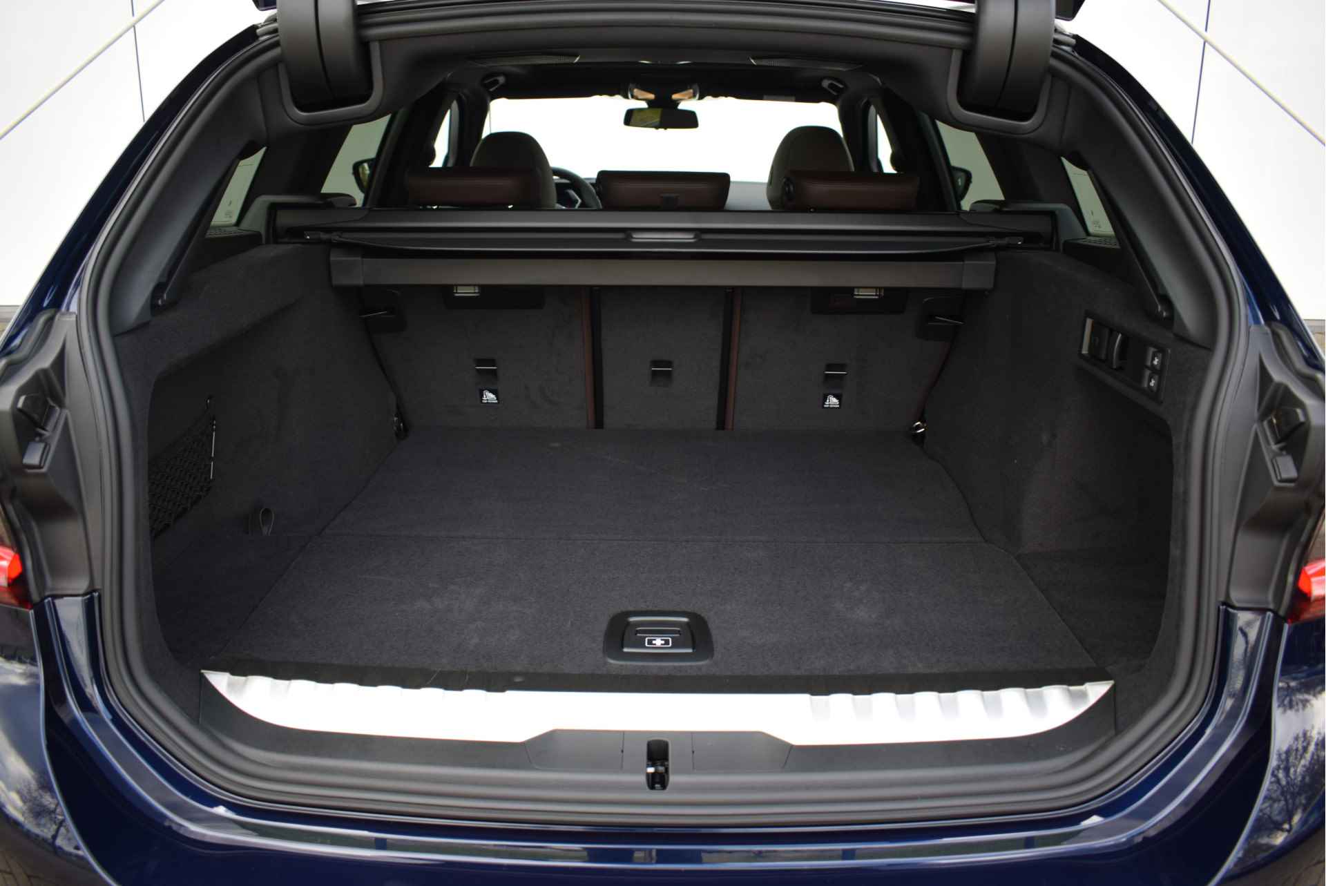 BMW 3 Serie Touring 320e High Executive M Sport Automaat / Panoramadak / Adaptieve LED / Sportstoelen / Comfort Access / Live Cockpit Professional / Harman Kardon - 7/35