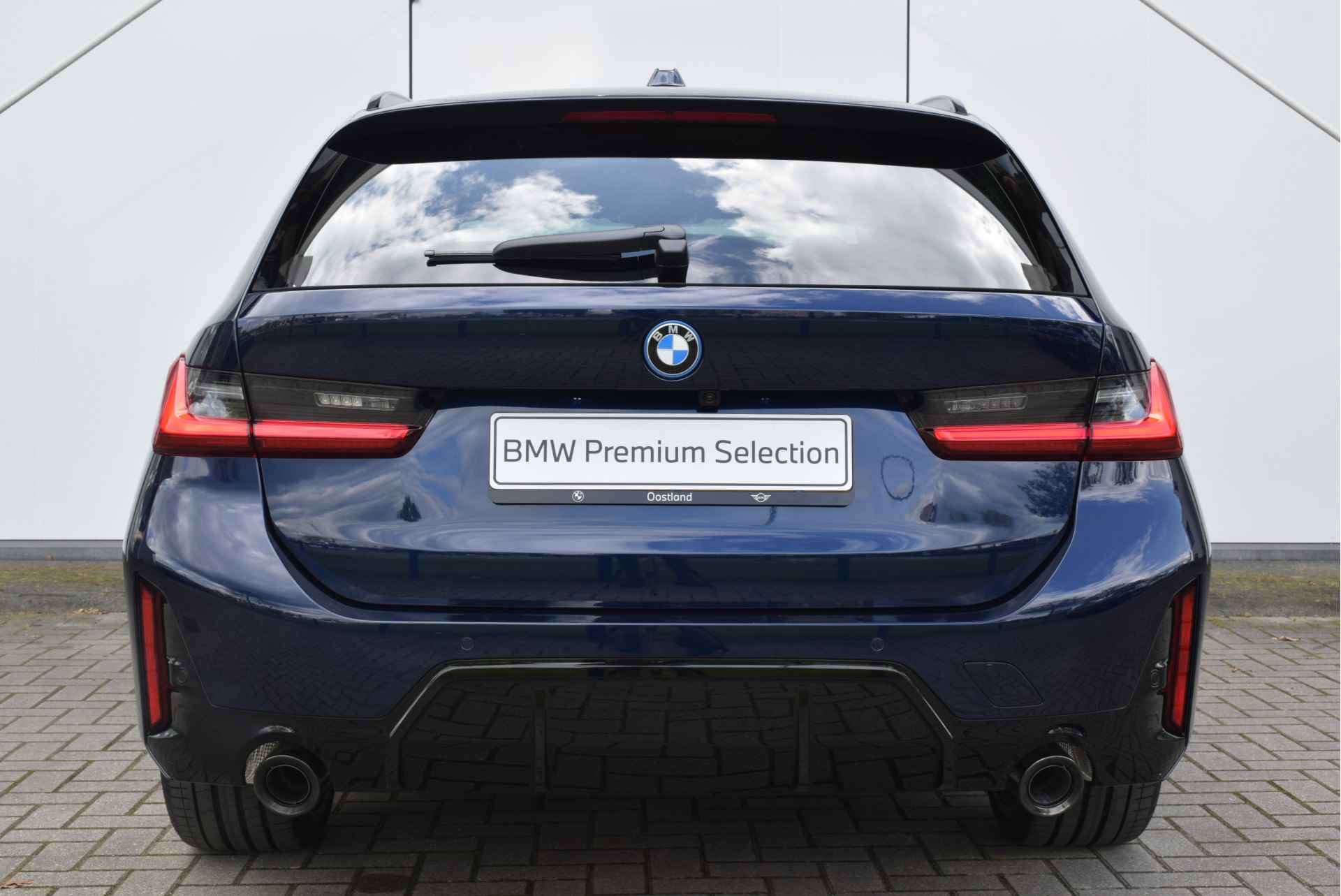 BMW 3 Serie Touring 320e High Executive M Sport Automaat / Panoramadak / Adaptieve LED / Sportstoelen / Comfort Access / Live Cockpit Professional / Harman Kardon - 9/35