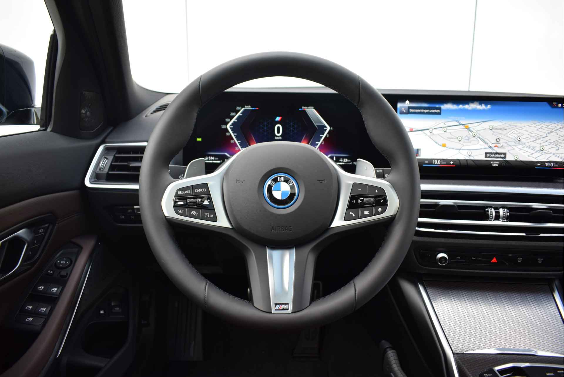 BMW 3 Serie Touring 320e High Executive M Sport Automaat / Panoramadak / Adaptieve LED / Sportstoelen / Comfort Access / Live Cockpit Professional / Harman Kardon - 16/35