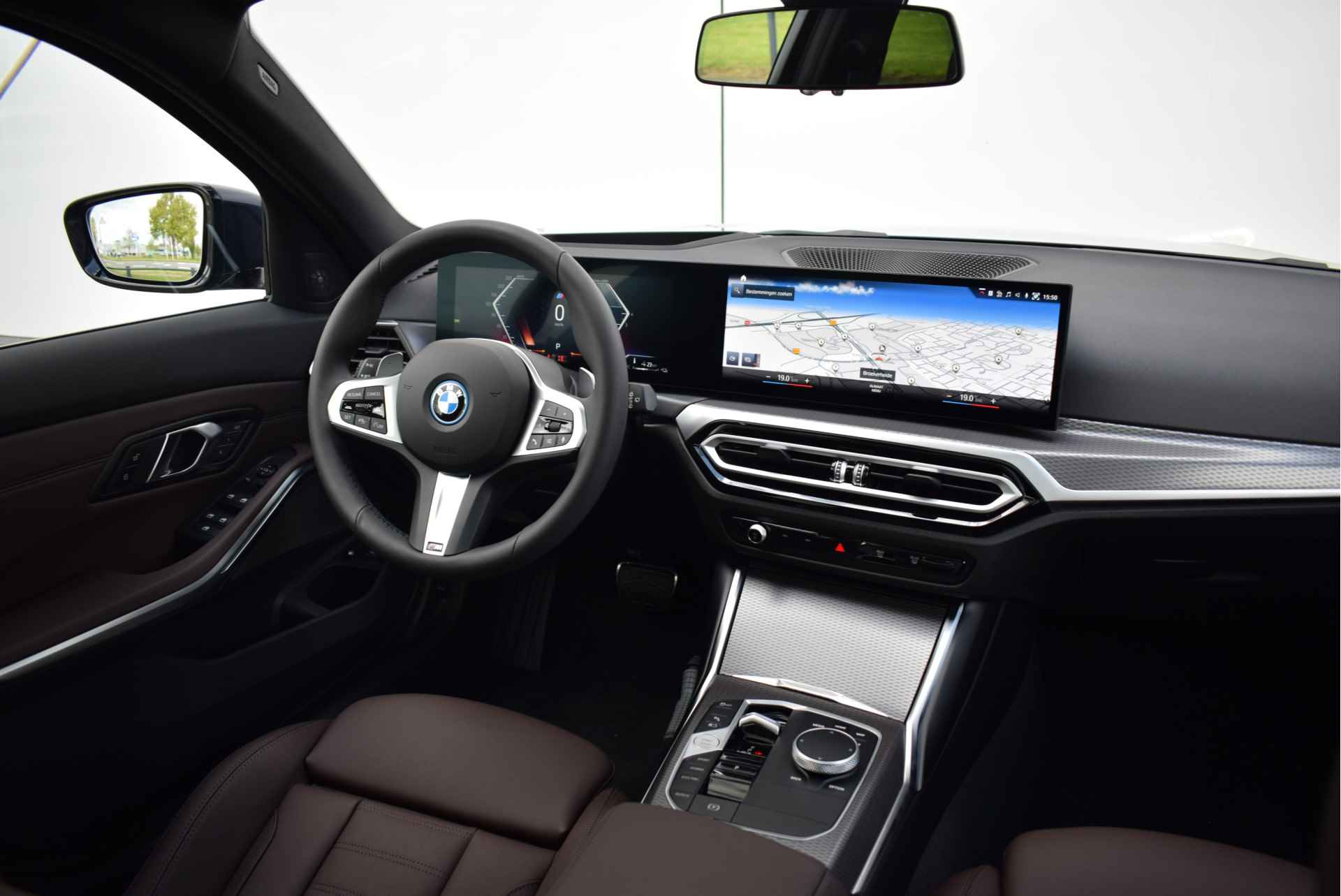 BMW 3 Serie Touring 320e High Executive M Sport Automaat / Panoramadak / Adaptieve LED / Sportstoelen / Comfort Access / Live Cockpit Professional / Harman Kardon - 17/35