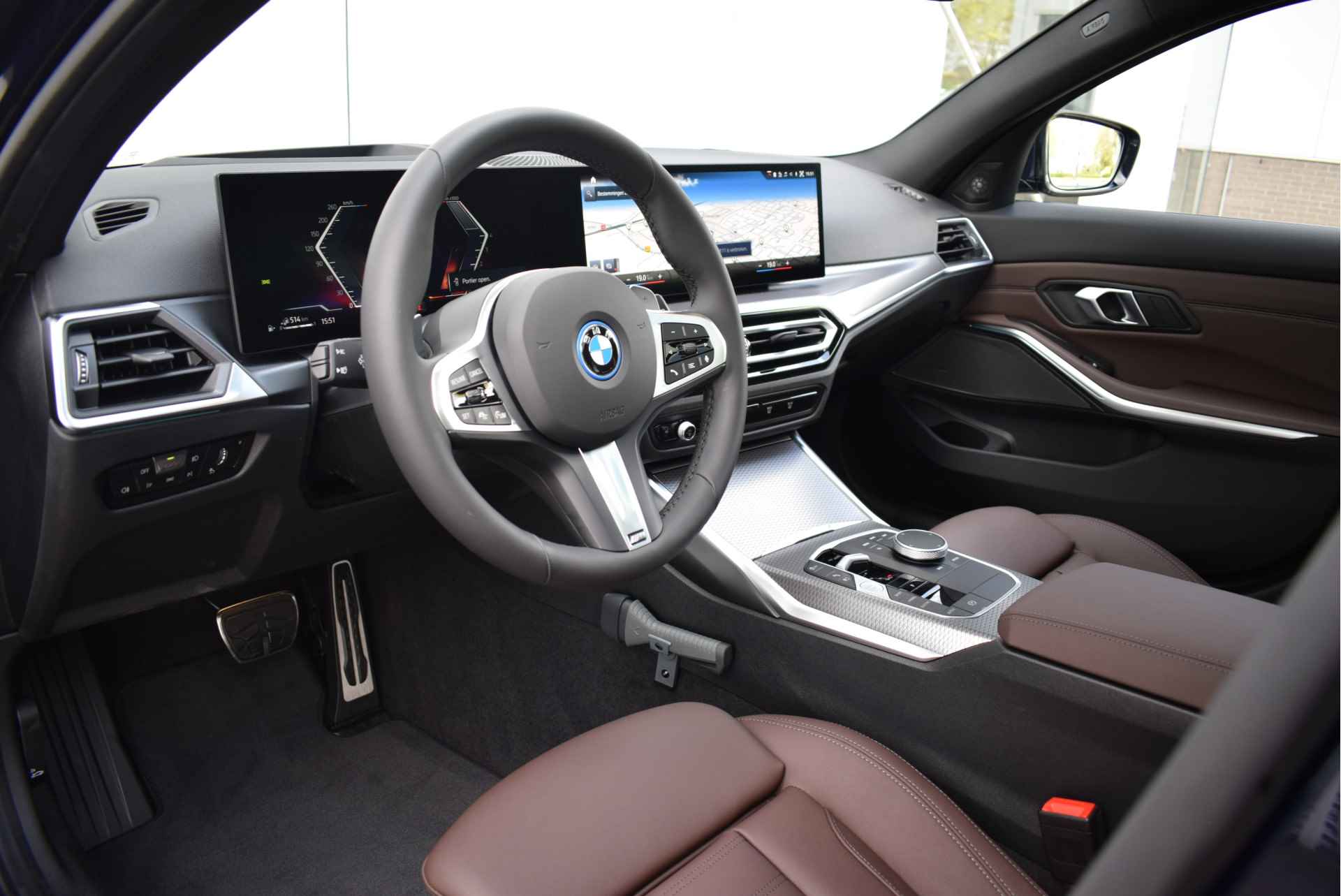 BMW 3 Serie Touring 320e High Executive M Sport Automaat / Panoramadak / Adaptieve LED / Sportstoelen / Comfort Access / Live Cockpit Professional / Harman Kardon - 18/35