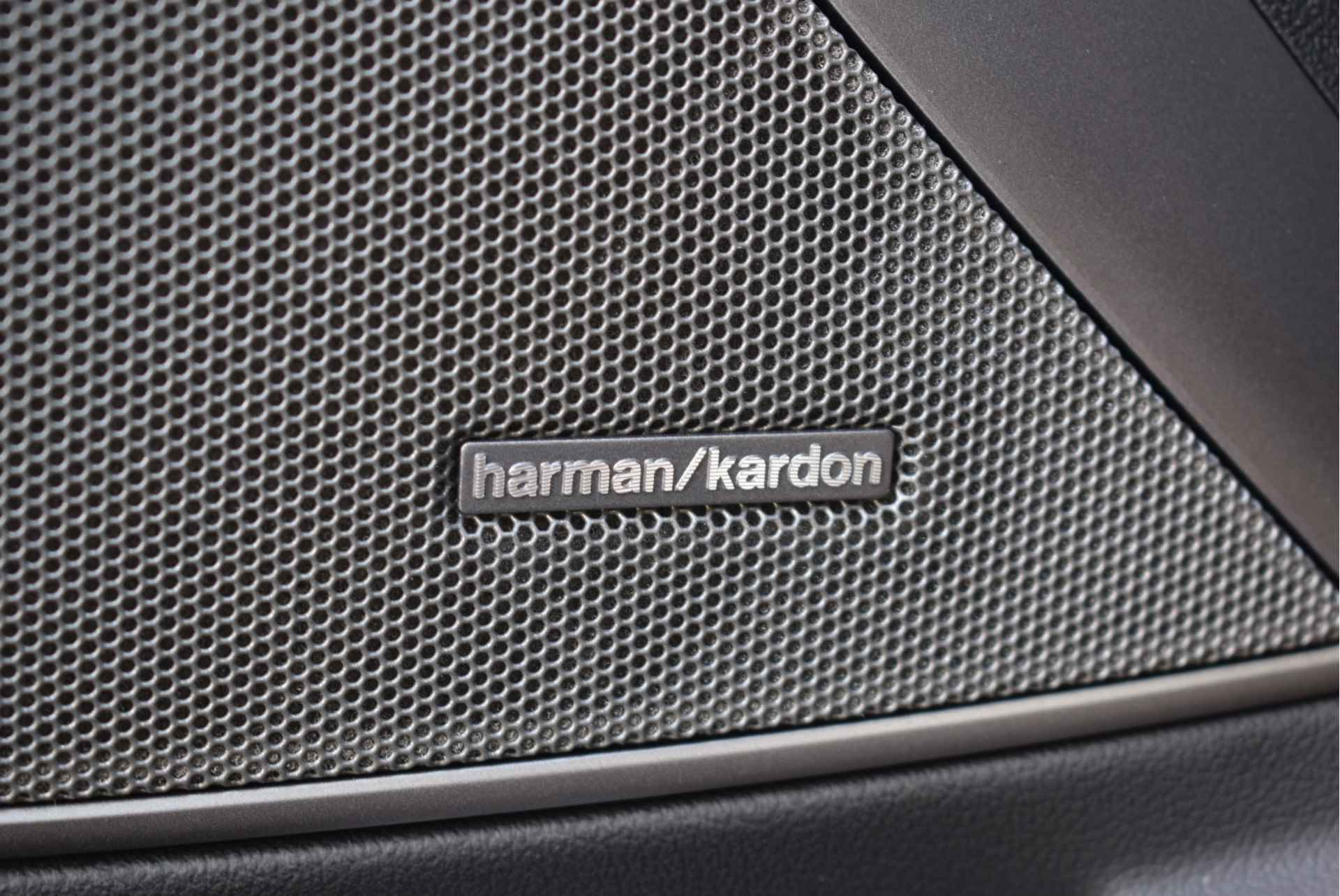 BMW 3 Serie Touring 320e High Executive M Sport Automaat / Panoramadak / Adaptieve LED / Sportstoelen / Comfort Access / Live Cockpit Professional / Harman Kardon - 23/35