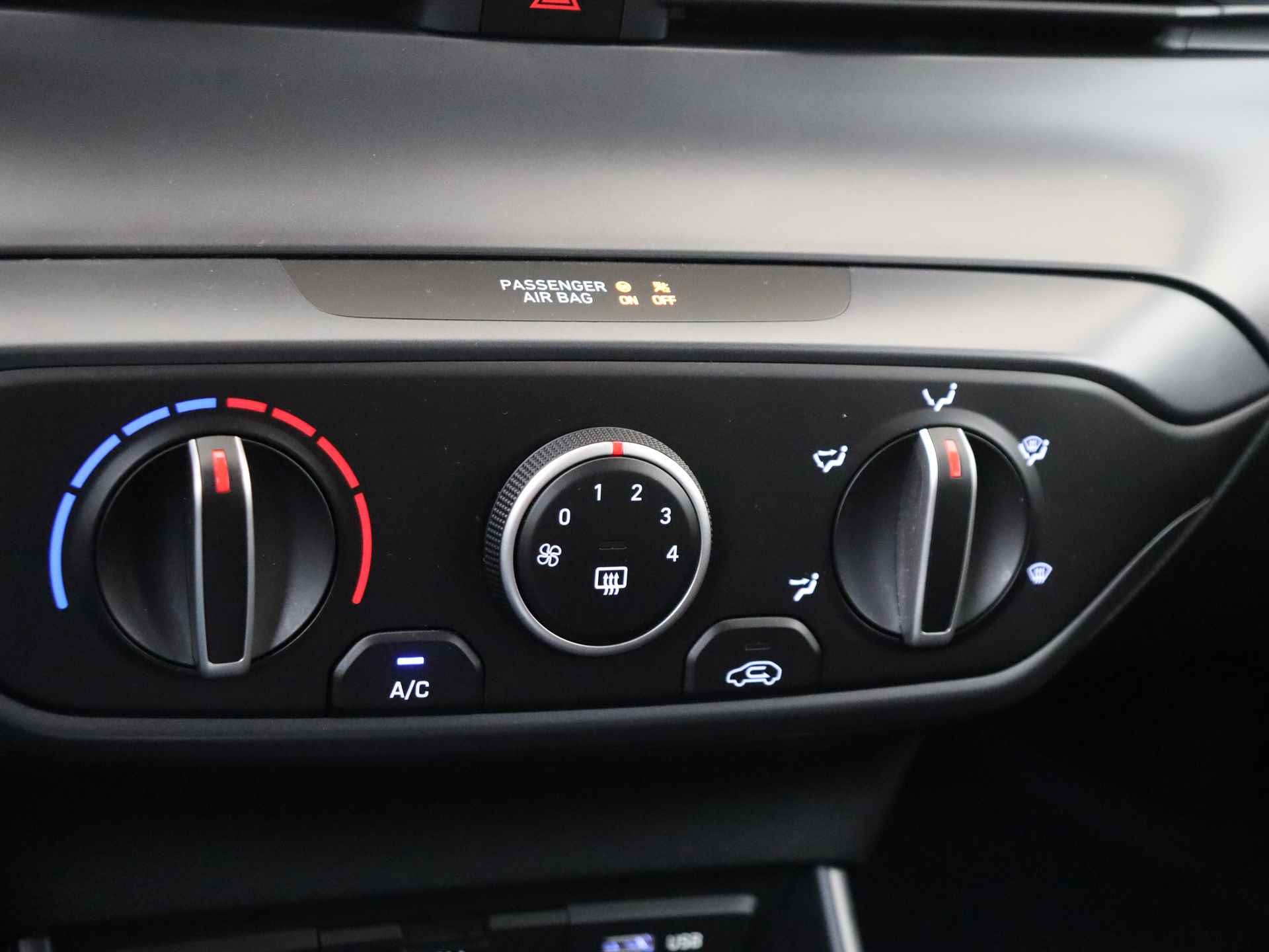 Hyundai i20 1.0 T-GDI Comfort Automaat | Navi by App | Climate Control - 17/30