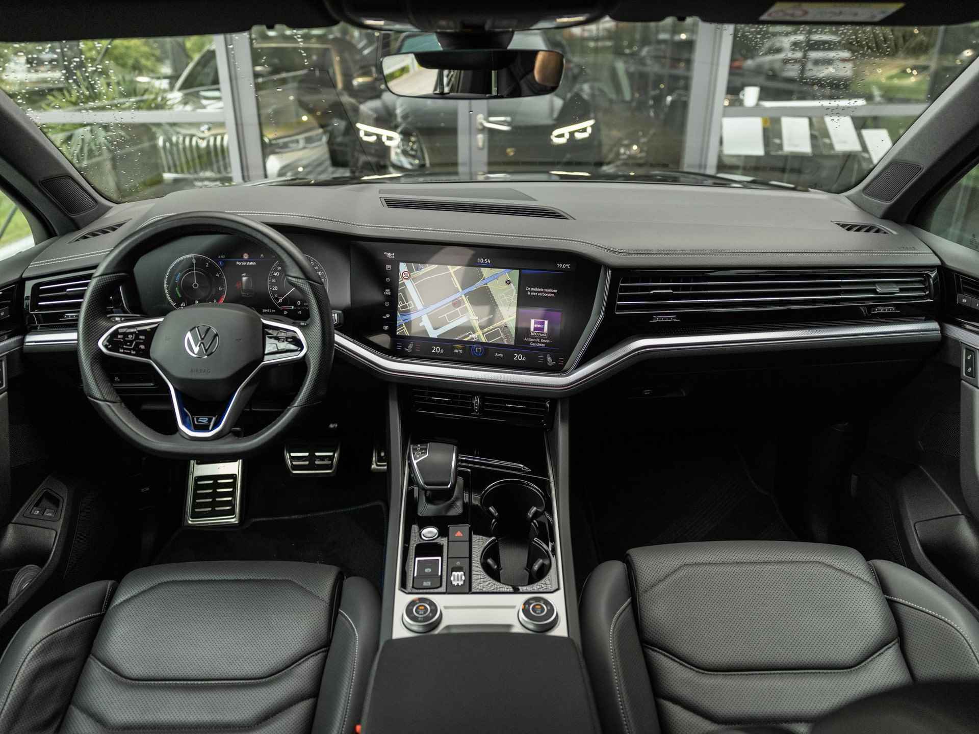 Volkswagen Touareg 3.0 TSI 4MOTION R E-Hybrid | PANORAMA/SCHUIF-KANTELDAK | SUZUKA BLACK | STOELMASSAGE | STOELVENTILATIE | TREKHAAK | ACHTERUITRIJCAMERA | LUCHTVERING | ADAPTIEVE CRUISE CONTROL | - 23/51