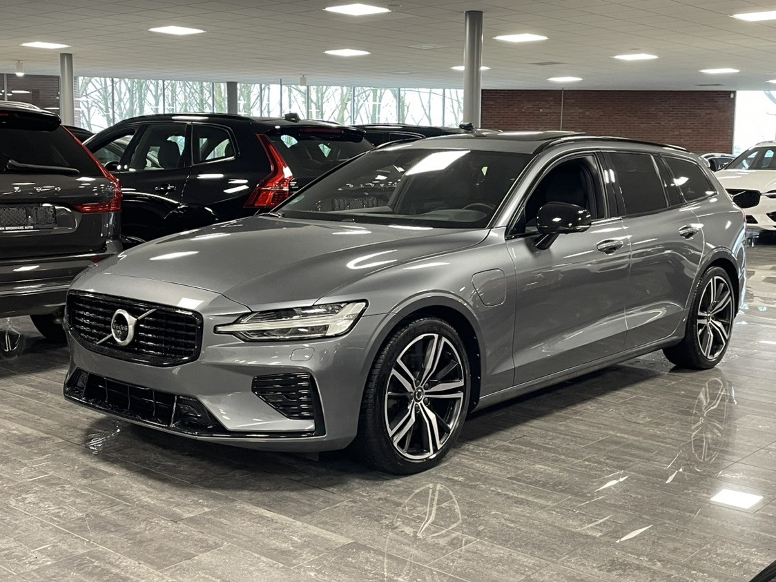 Volvo V60 T6 AWD Recharge R-Design | Schuifdak | Trekhaak | 360° Camera | Harman Kardon | Adaptieve Cruise Control | Full LED Meesturende