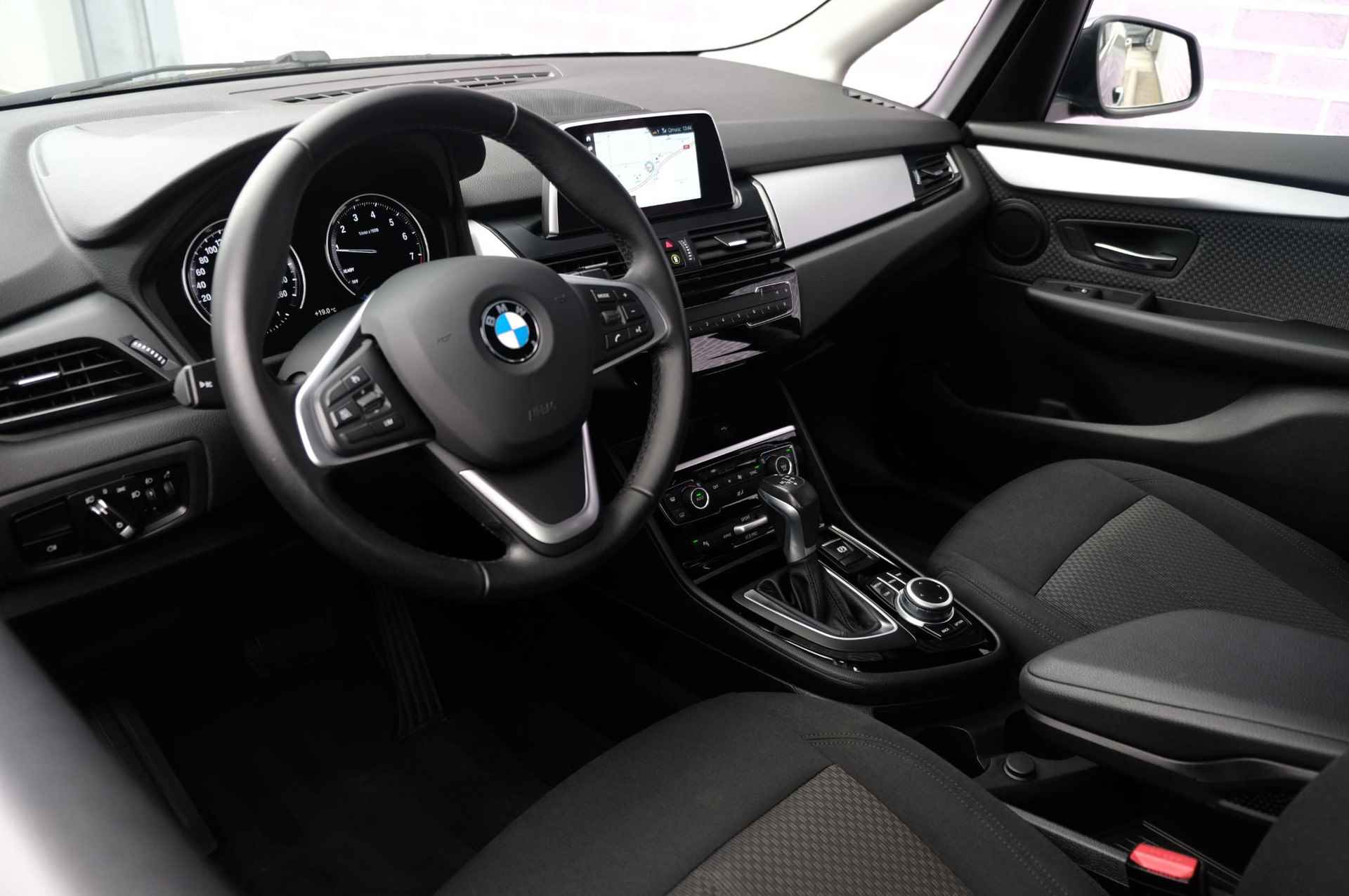 BMW 2-serie Active Tourer 225xe iPerformance Executive | NAP | Climate Control | Volledig Onderhouden | Navigatie | Camera | PDC Voor+Achter | - 9/36