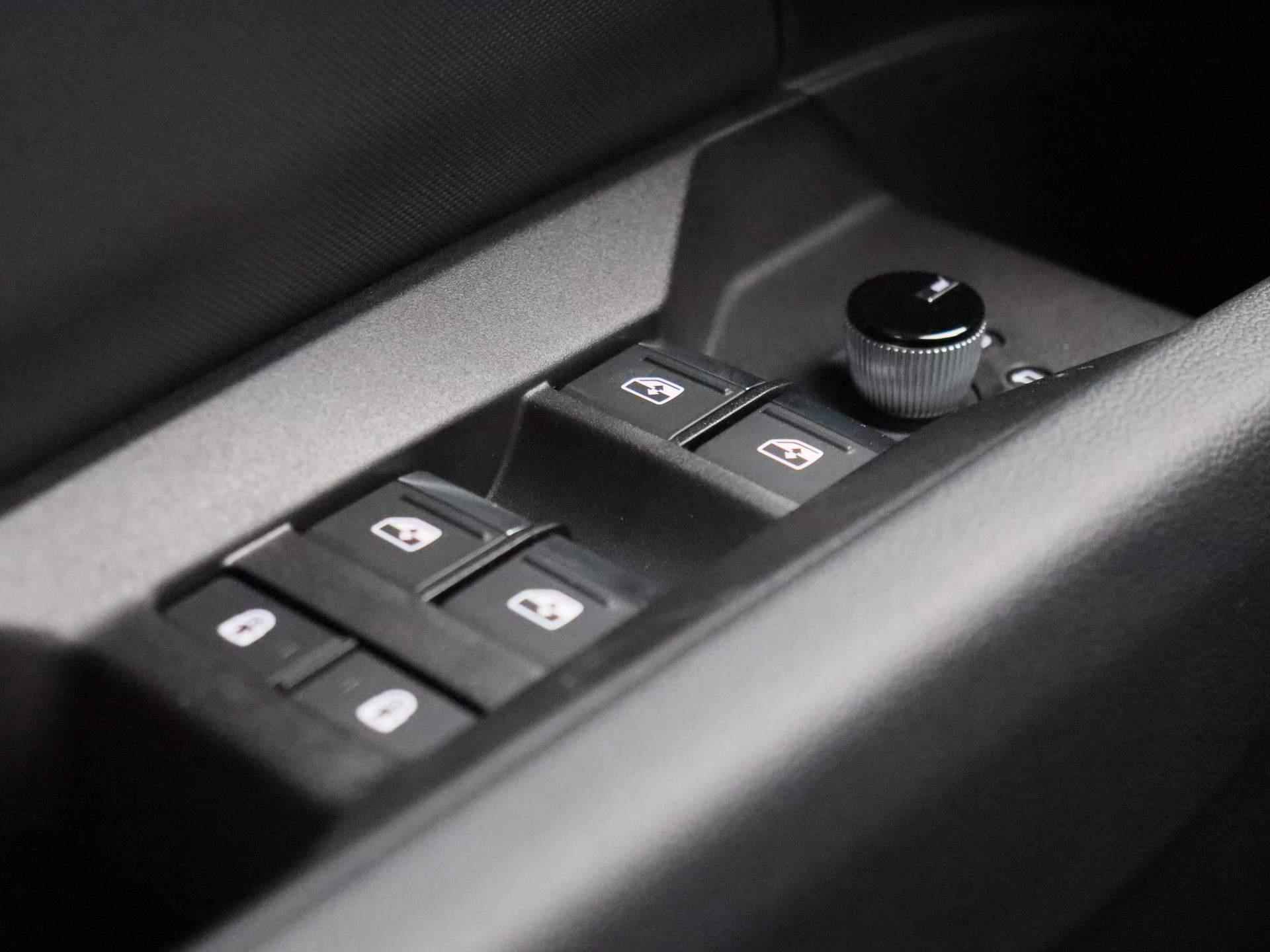 Audi Q4 Sportback e-tron 45 Edition 82 kWh 286 PK | S-line interieur | Automaat | Navigatie | Cruise Control | Trekhaak | Parkeersensoren | Stoelverwarming | Apple Carplay | Android Auto | Lichtmetalen velgen | Climate Control | - 31/46