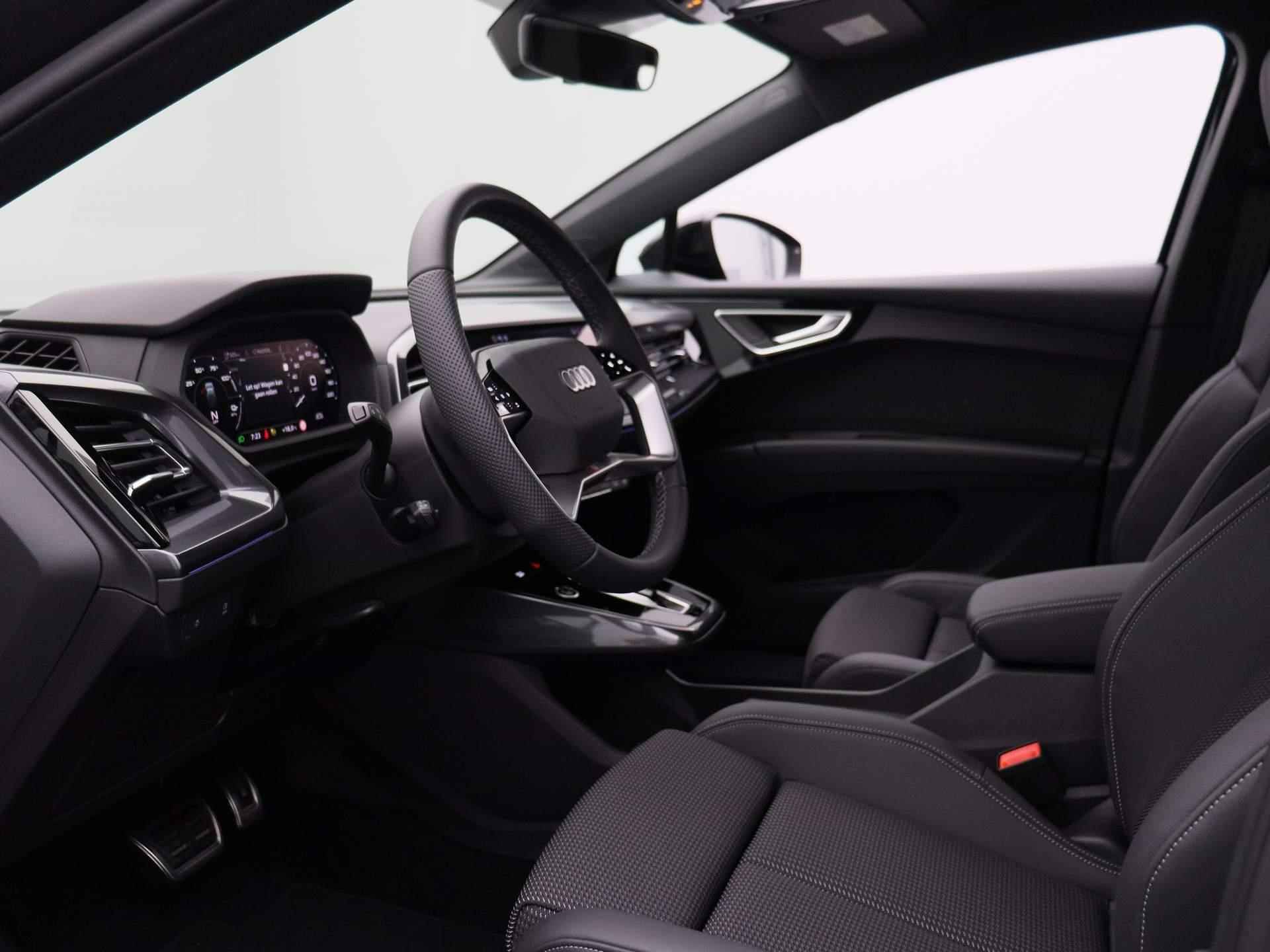 Audi Q4 Sportback e-tron 45 Edition 82 kWh 286 PK | S-line interieur | Automaat | Navigatie | Cruise Control | Trekhaak | Parkeersensoren | Stoelverwarming | Apple Carplay | Android Auto | Lichtmetalen velgen | Climate Control | - 33/46