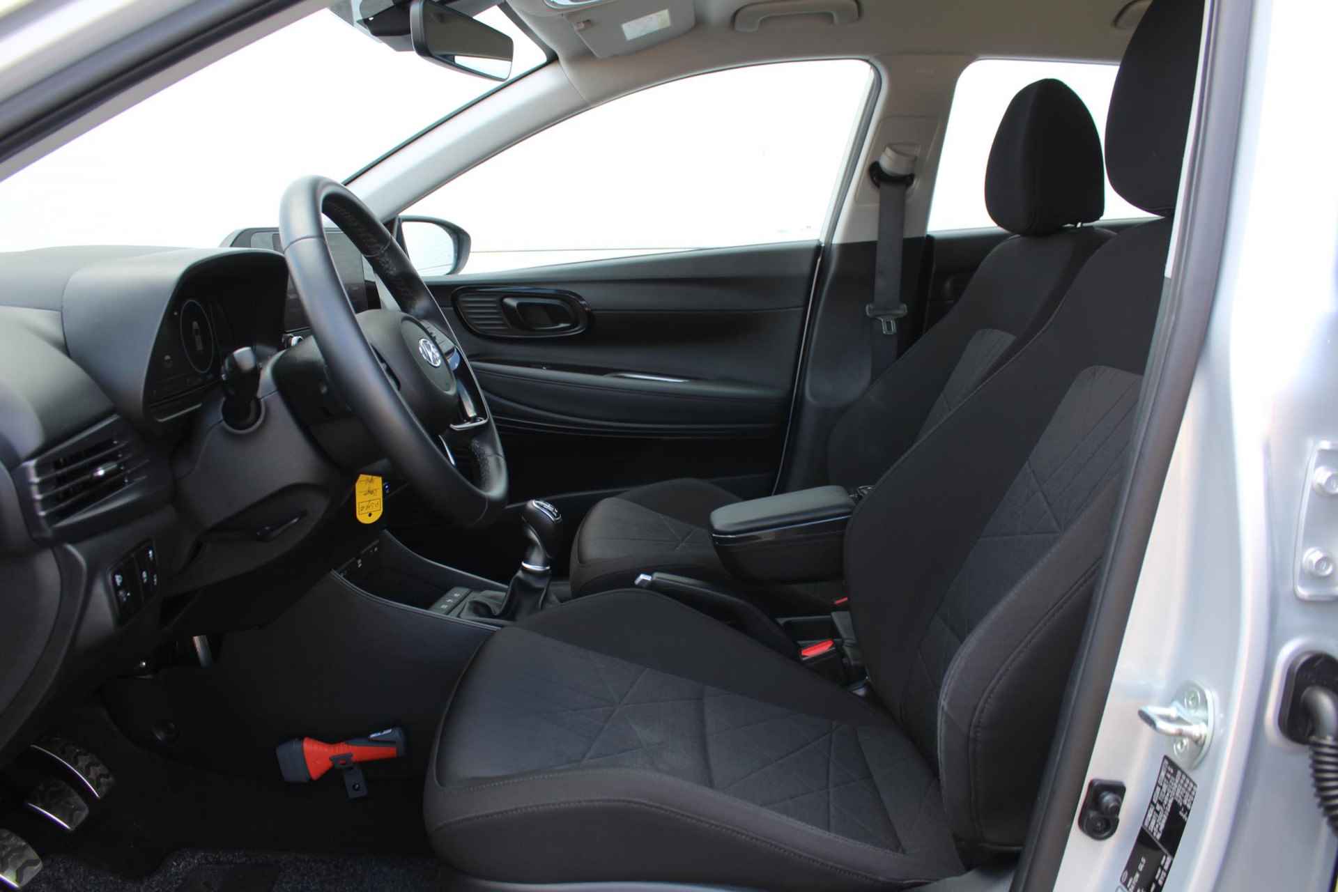 Hyundai Bayon 1.0 T-GDI Comfort Smart / Navigatie + Apple Carplay/Android Auto / Achteruitrijcamera / Cruise Control / Trekhaak (1110 KG) / Airco / - 6/40