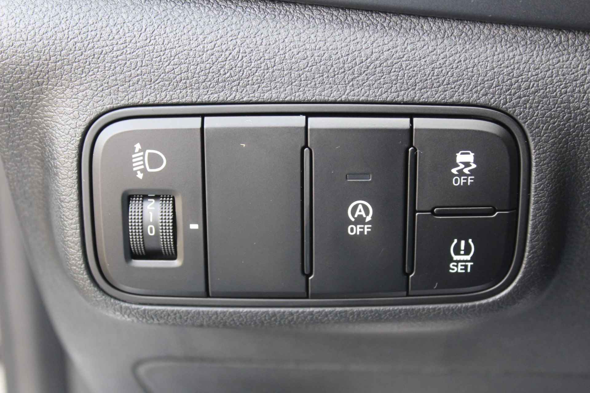 Hyundai Bayon 1.0 T-GDI Comfort Smart / Navigatie + Apple Carplay/Android Auto / Achteruitrijcamera / Cruise Control / Trekhaak (1110 KG) / Airco / - 32/40