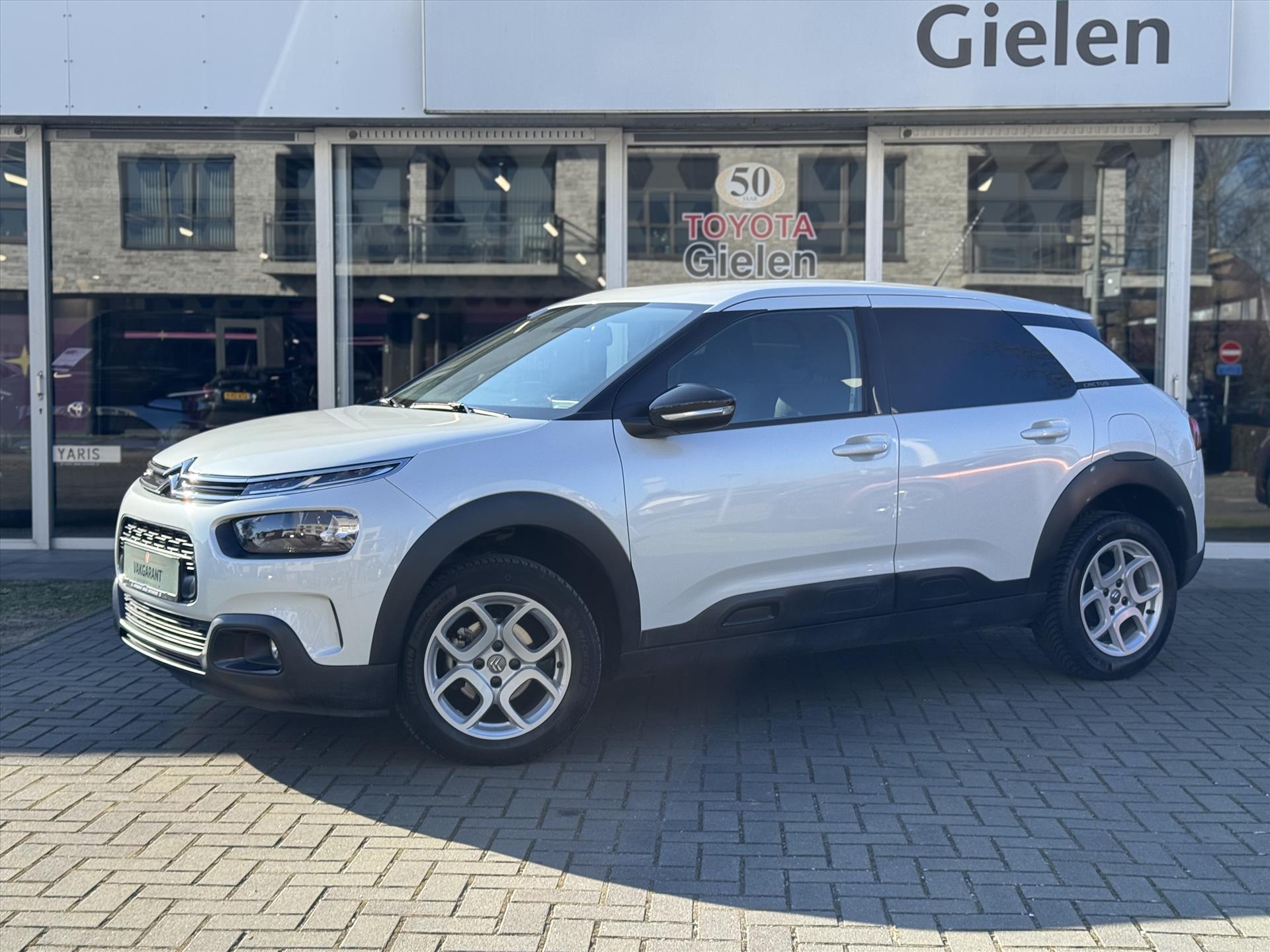 Citroen C4 Cactus 1.2 PureTech Shine | Navigatie, Parkeercamera, Cruise control, Apple CarPlay/Android auto, 16 inch