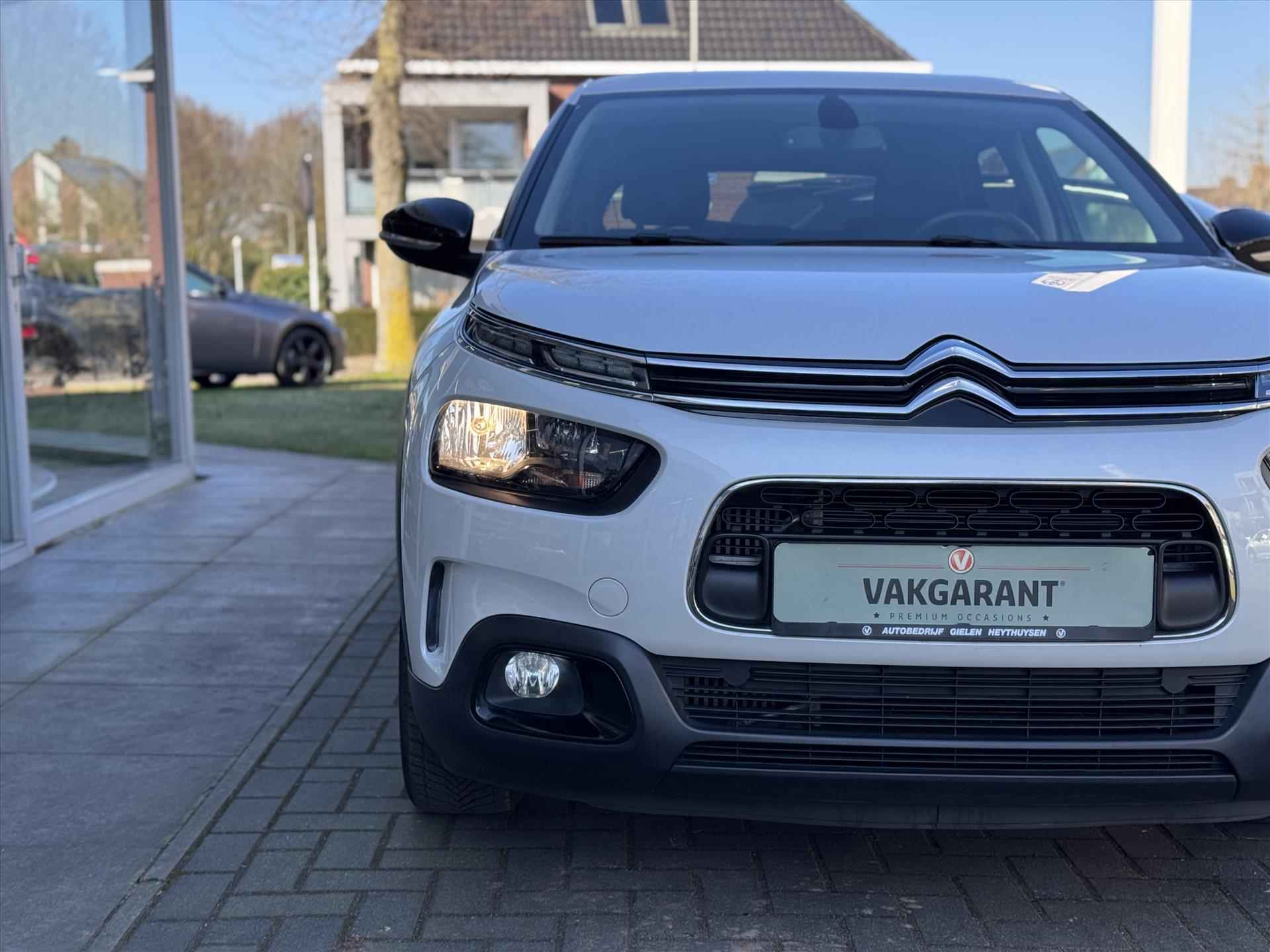 Citroen C4 Cactus 1.2 PureTech Shine | Navigatie, Parkeercamera, Cruise control, Apple CarPlay/Android auto, 16 inch - 7/28