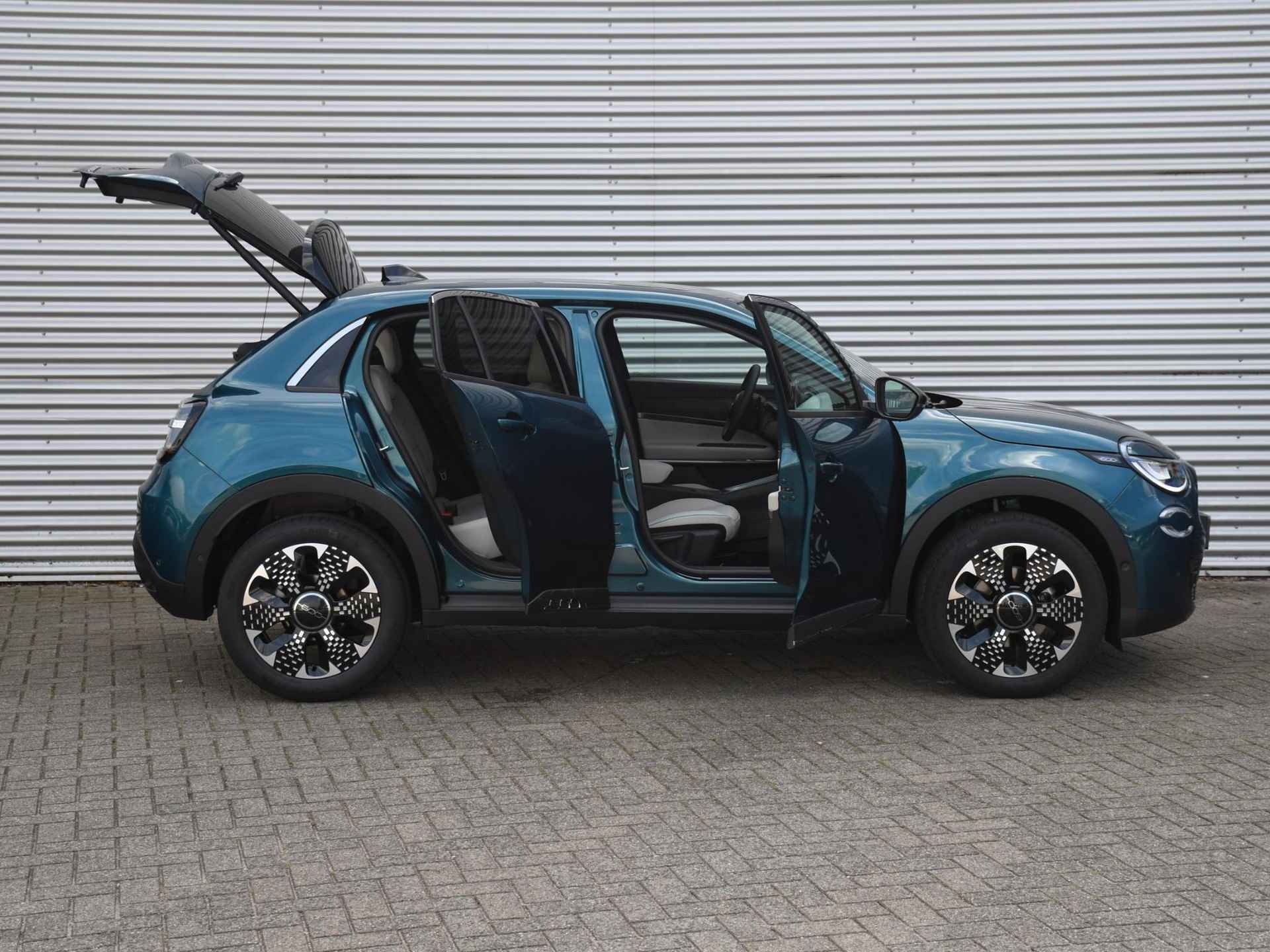 Fiat 600 La Prima 1.2 Hybrid 100pk Automaat MASSAGE | DODE HOEK | ADAPT. CRUISE | PDC + CAM. | 18''LM - 32/35