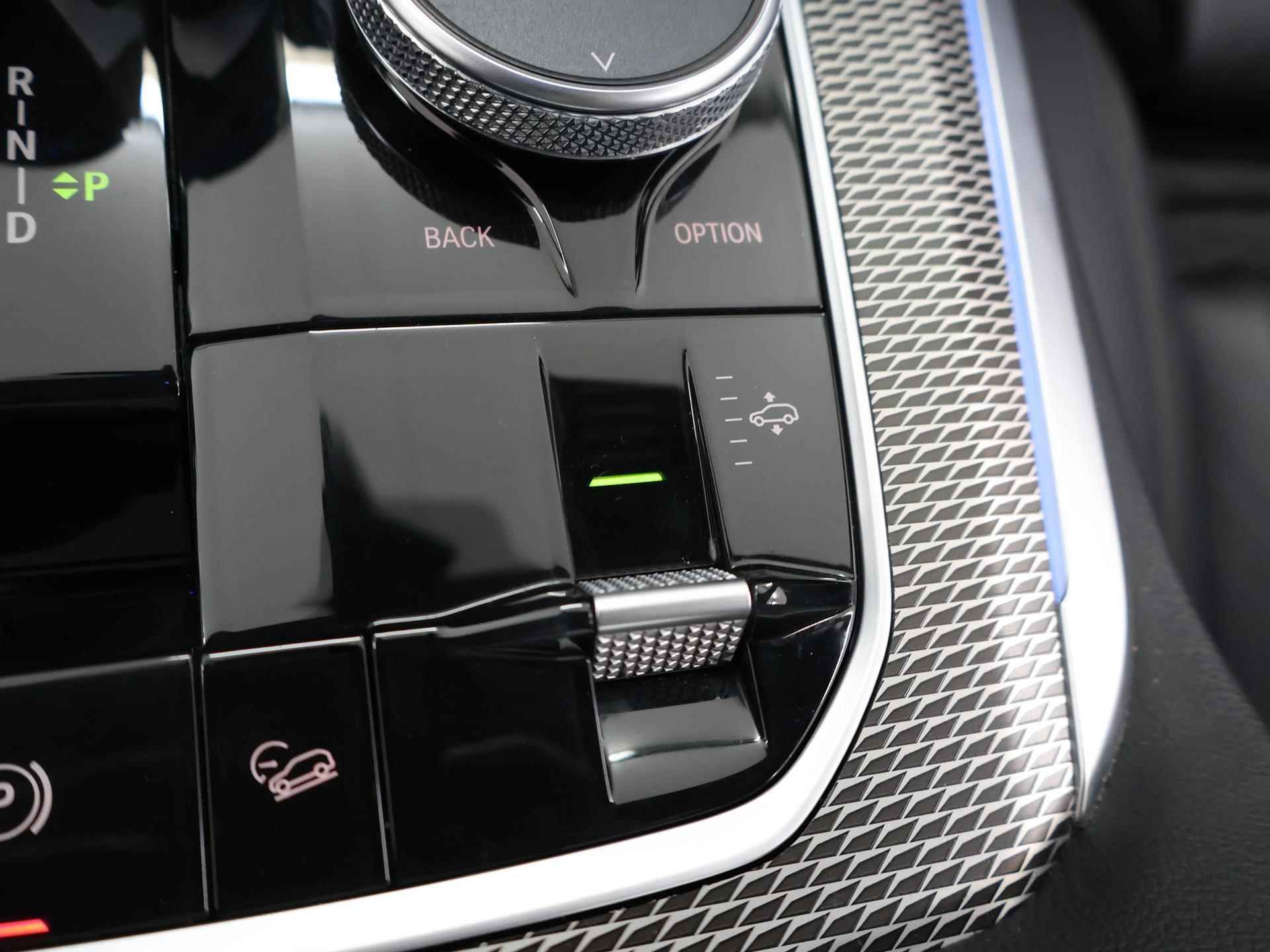 BMW X5 xDrive45e High Executive M Sport | Panoramadak | Trekhaak | Stuurverwarming | Ele. stoelen + Memory | HUD | Camera | Adaptief Onderstel | Apple CarPlay | - 29/55