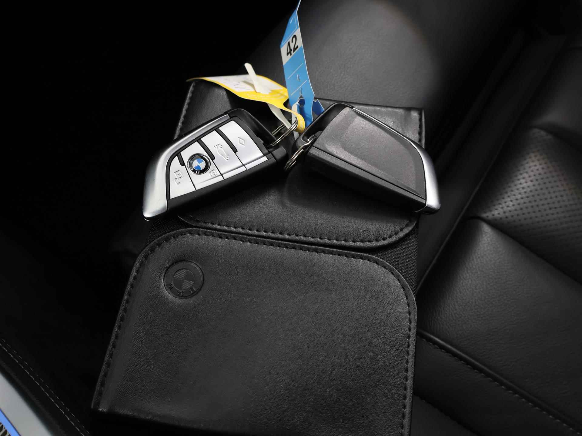 BMW X5 xDrive45e High Executive M Sport | Panoramadak | Trekhaak | Stuurverwarming | Ele. stoelen + Memory | HUD | Camera | Adaptief Onderstel | Apple CarPlay | - 32/55