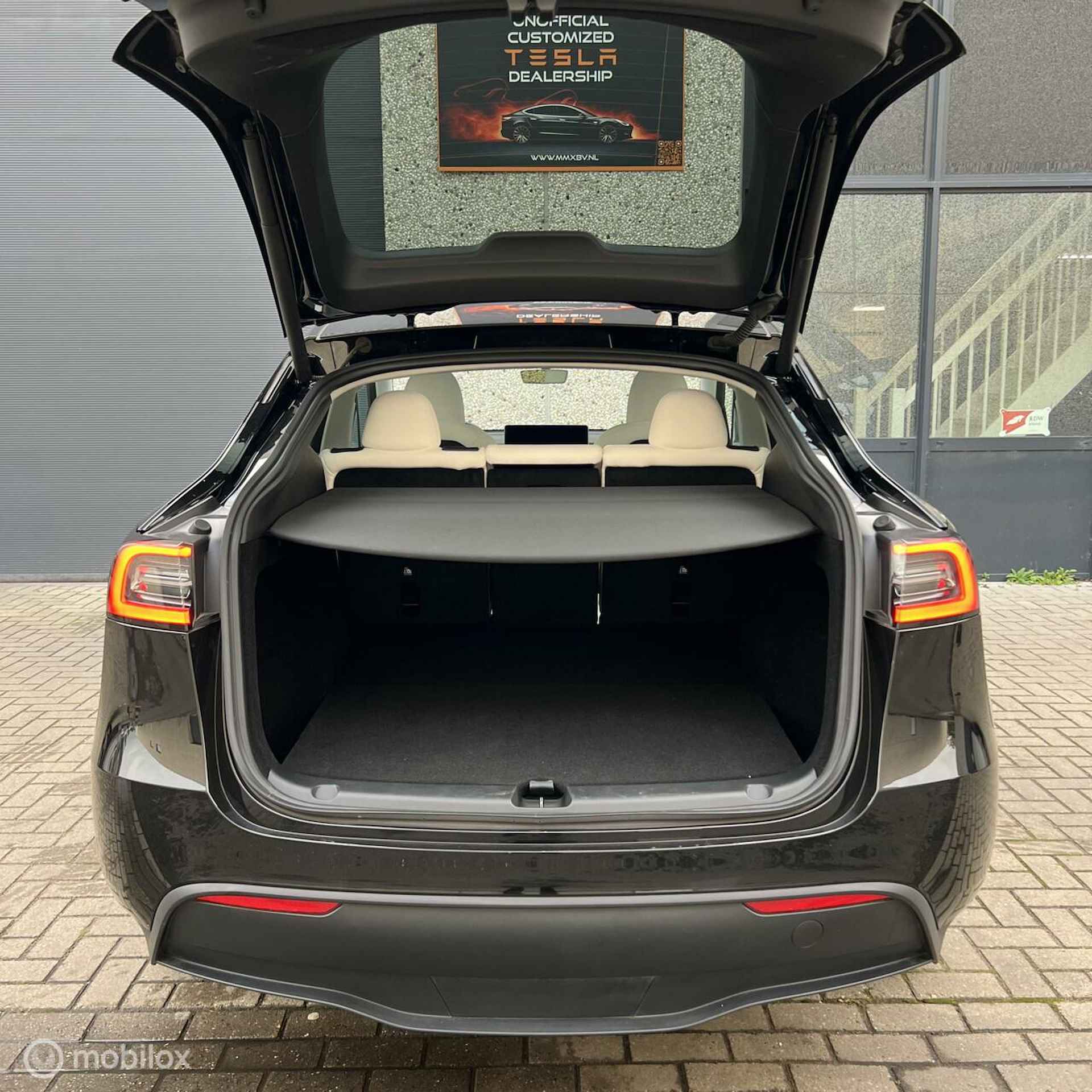 Tesla Model Y Long Range RWD 78 kWh WIT INTERIEUR - 18/23