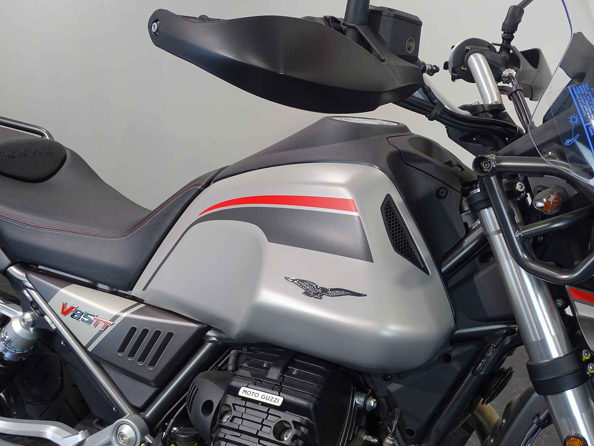 Moto Guzzi V 85 TT TRAVEL - 4/15