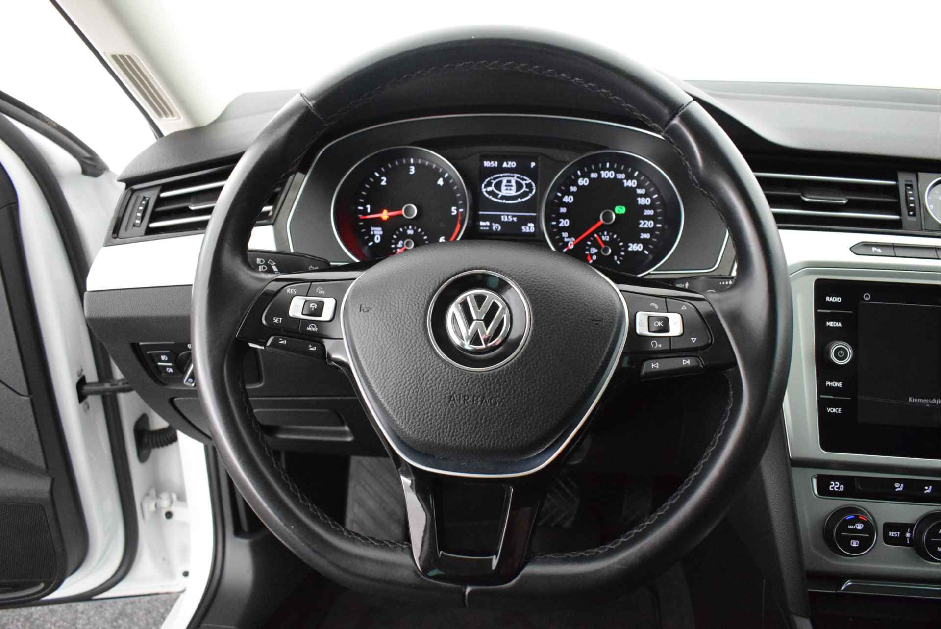 Volkswagen Passat Variant 2.0 TDI 150pk DSG Comfortline Business Trekhaak Keyless Led Navigatie - 15/45