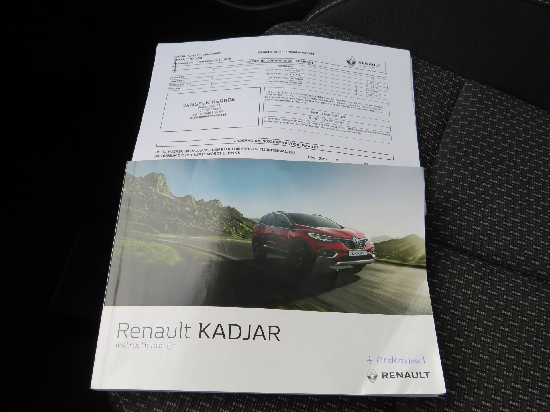 Renault Kadjar 1.3 TCe Zen 140pk | LM-Velgen| Metallic lak| | Clima-Airco | Navi | Cruise | Inc. BOVAG Garantie | 1e Eigenaar| Metallic lak| - 37/41