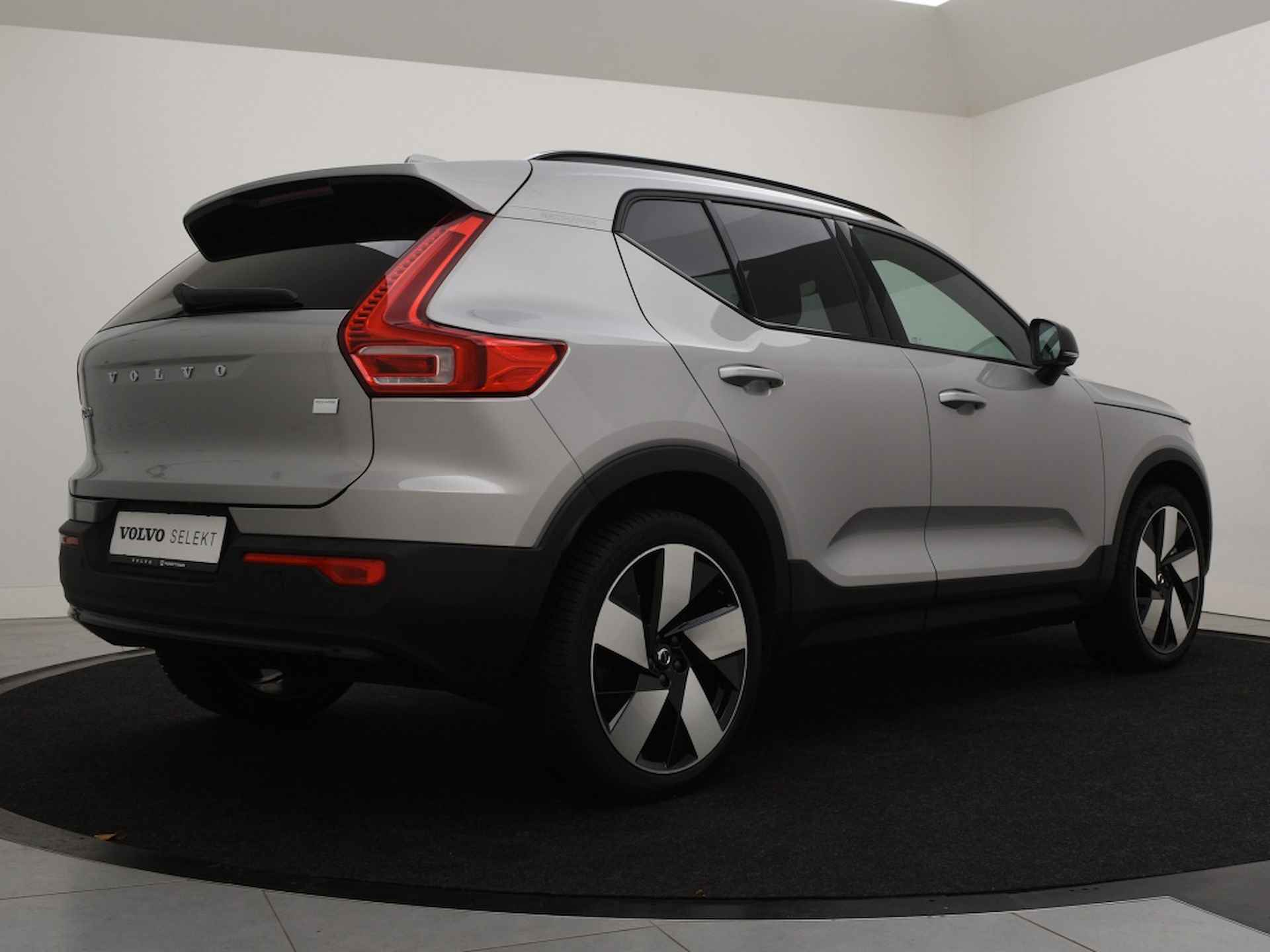 Volvo XC40 EXTENDED RANGE (SINGLE) ULTIMATE DARK 20INCH HARMAN KARDON ELEK. - 3/38