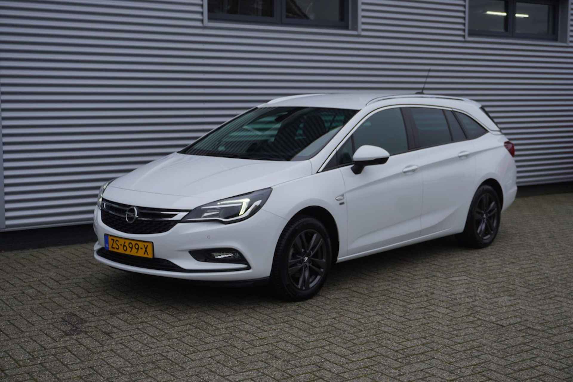 OPEL Astra Sports Tourer 1.4 Turbo 120 Jaar Edition / Trekhaak / PDC / Navi - 2/26