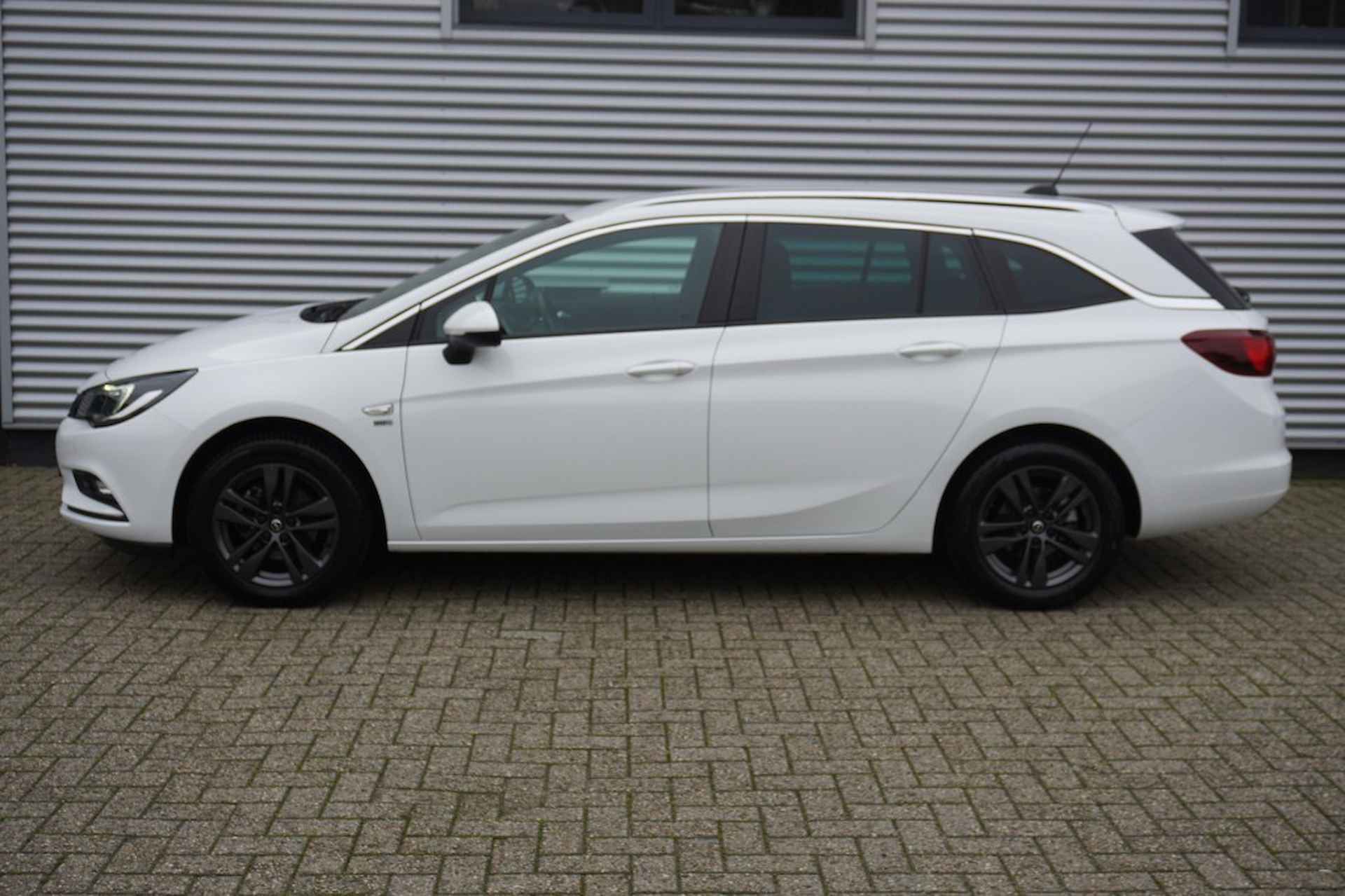 OPEL Astra Sports Tourer 1.4 Turbo 120 Jaar Edition / Trekhaak / PDC / Navi - 3/26