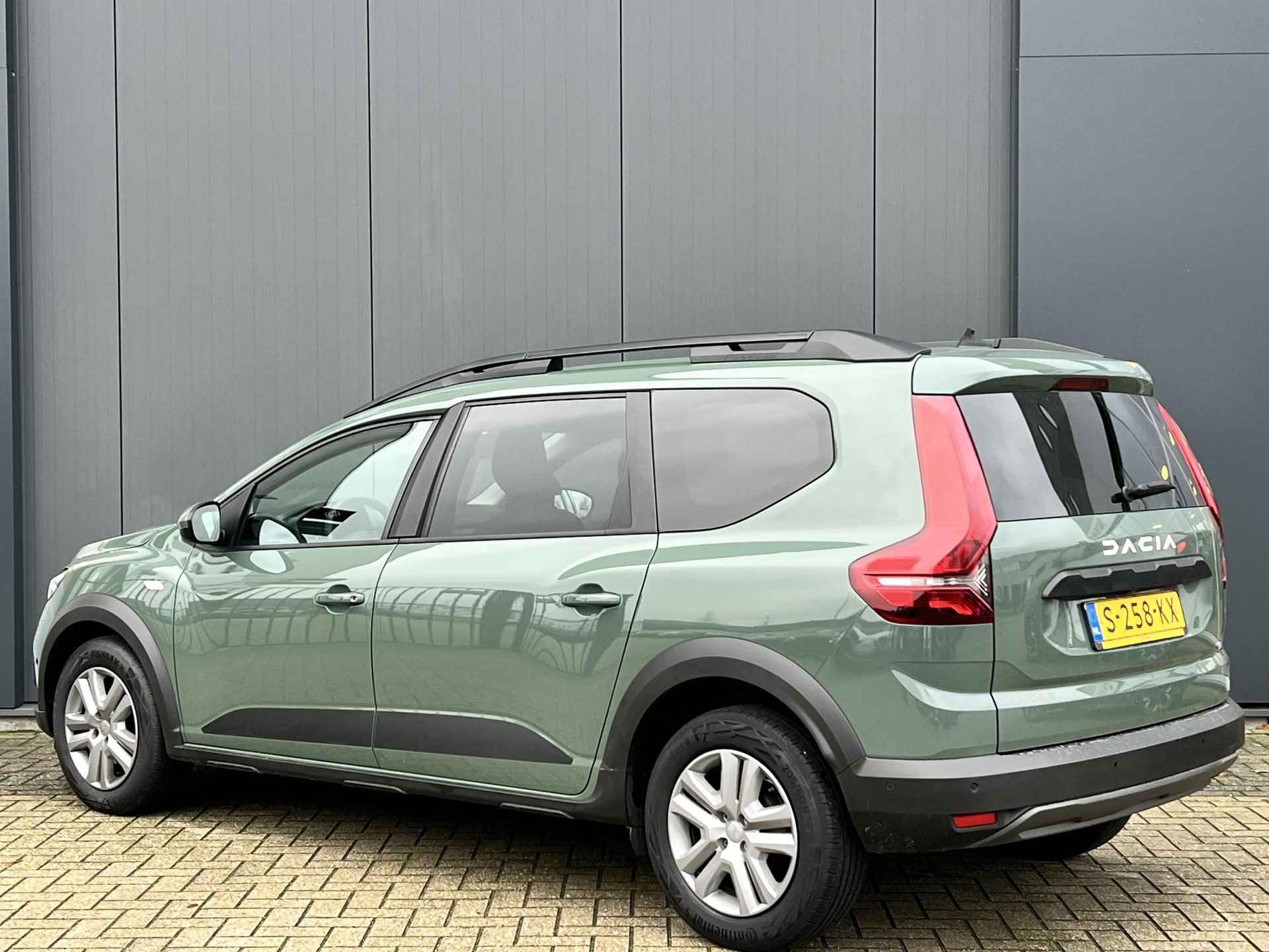 Dacia Jogger 1.0 TCe 110 Expression 7p. Camera | Navigatie | Dodehoek Assistent | Parkeersensoren V&A | Apple Carplay & Android Auto - 4/21