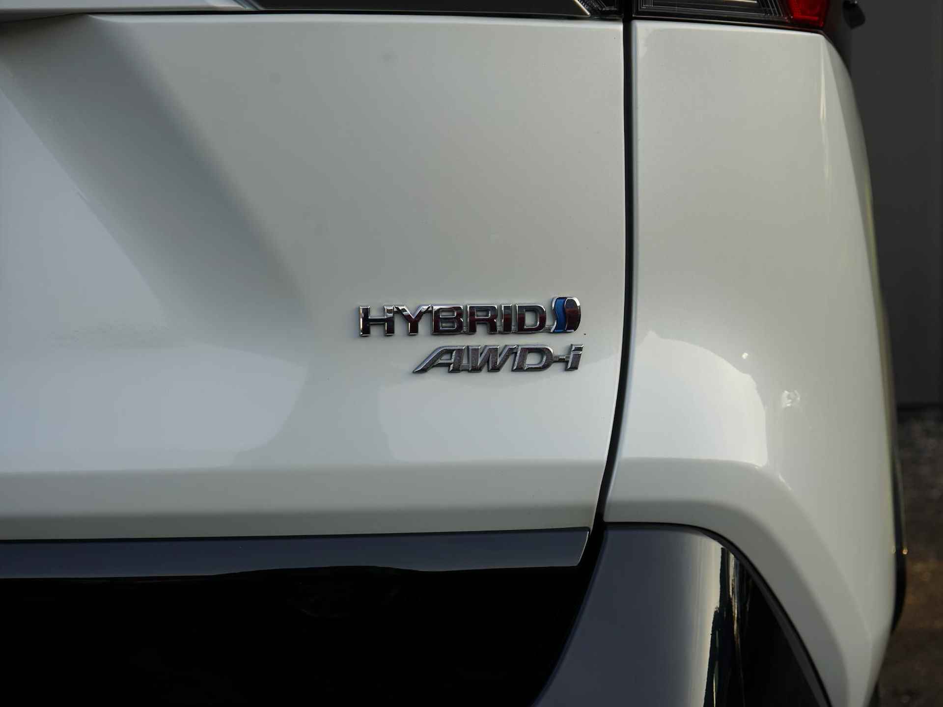 Toyota RAV4 2.5 Hybrid AWD Bi-Tone Dealer onderh. / Fabrieksgarantie / Trekhaak / Leer / Elek.stoel / Clima / 1650 geremd - 10/32