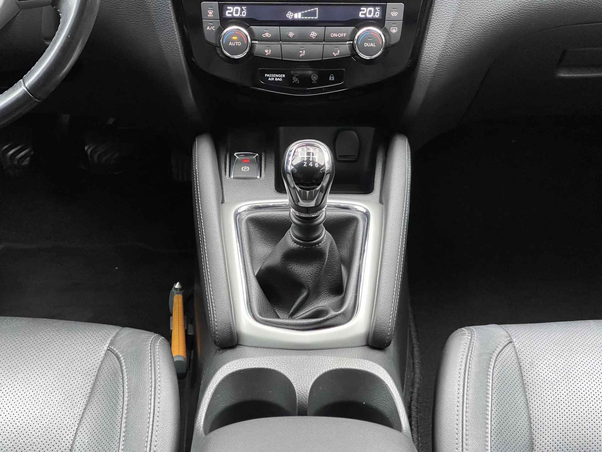 Nissan Qashqai 1.2 Tekna / PRIJS = RIJKLAAR! / Panoramadak | Navigatie | 360° Camera | Stoelverwarming | Leder | LED Koplampen | Dodehoek Detectie - 20/27